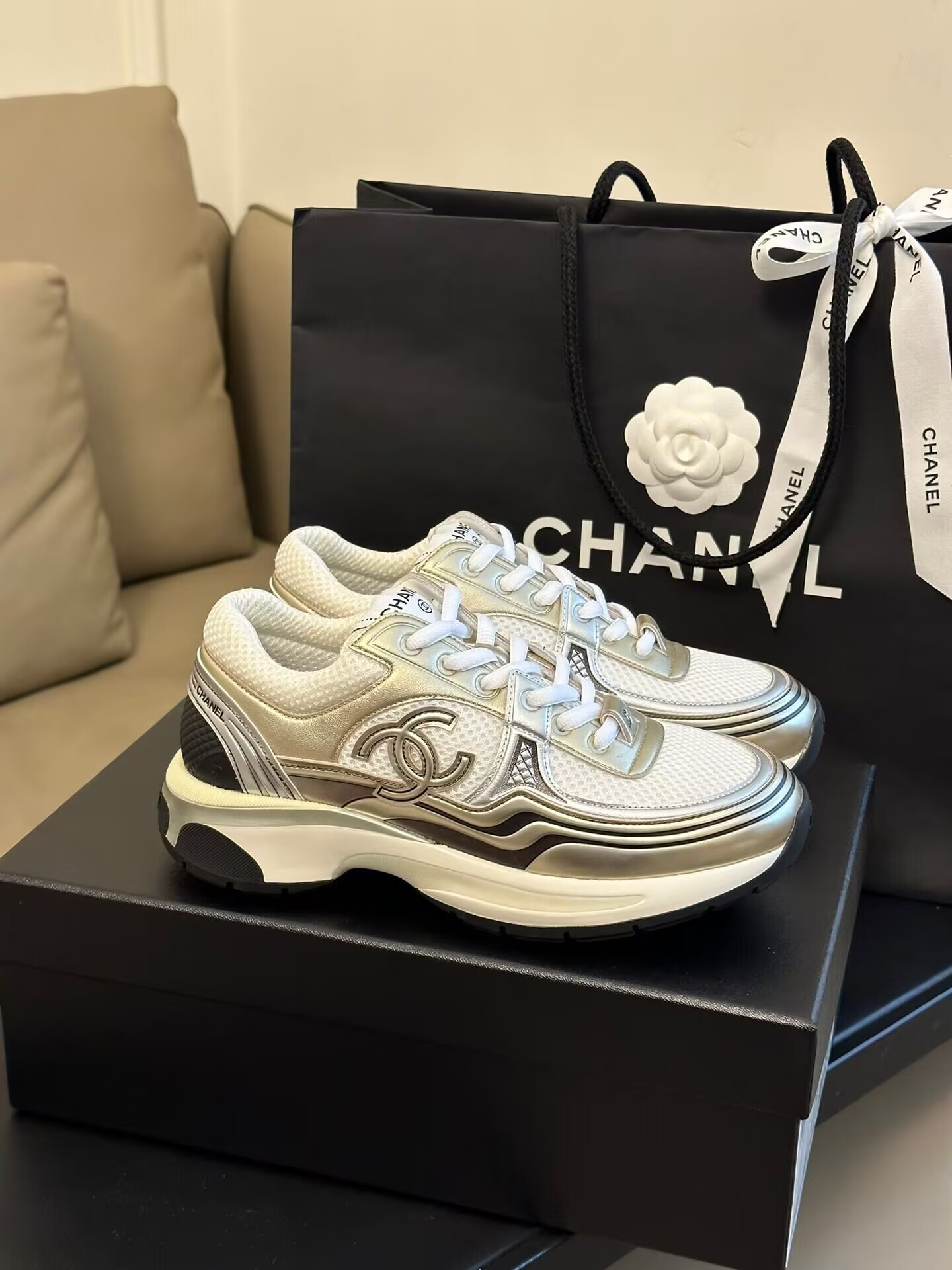 Ch*el cc runner gold laminate