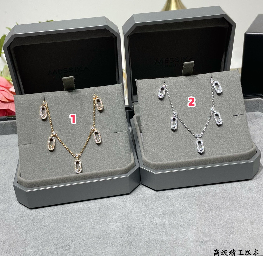 Mes1kaa five di*m*nd moving necklace