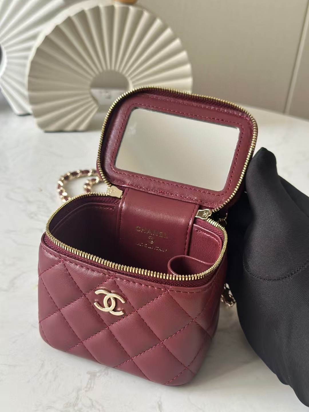 Ch*el classic top handle vanity case with chain 10x7x9cm