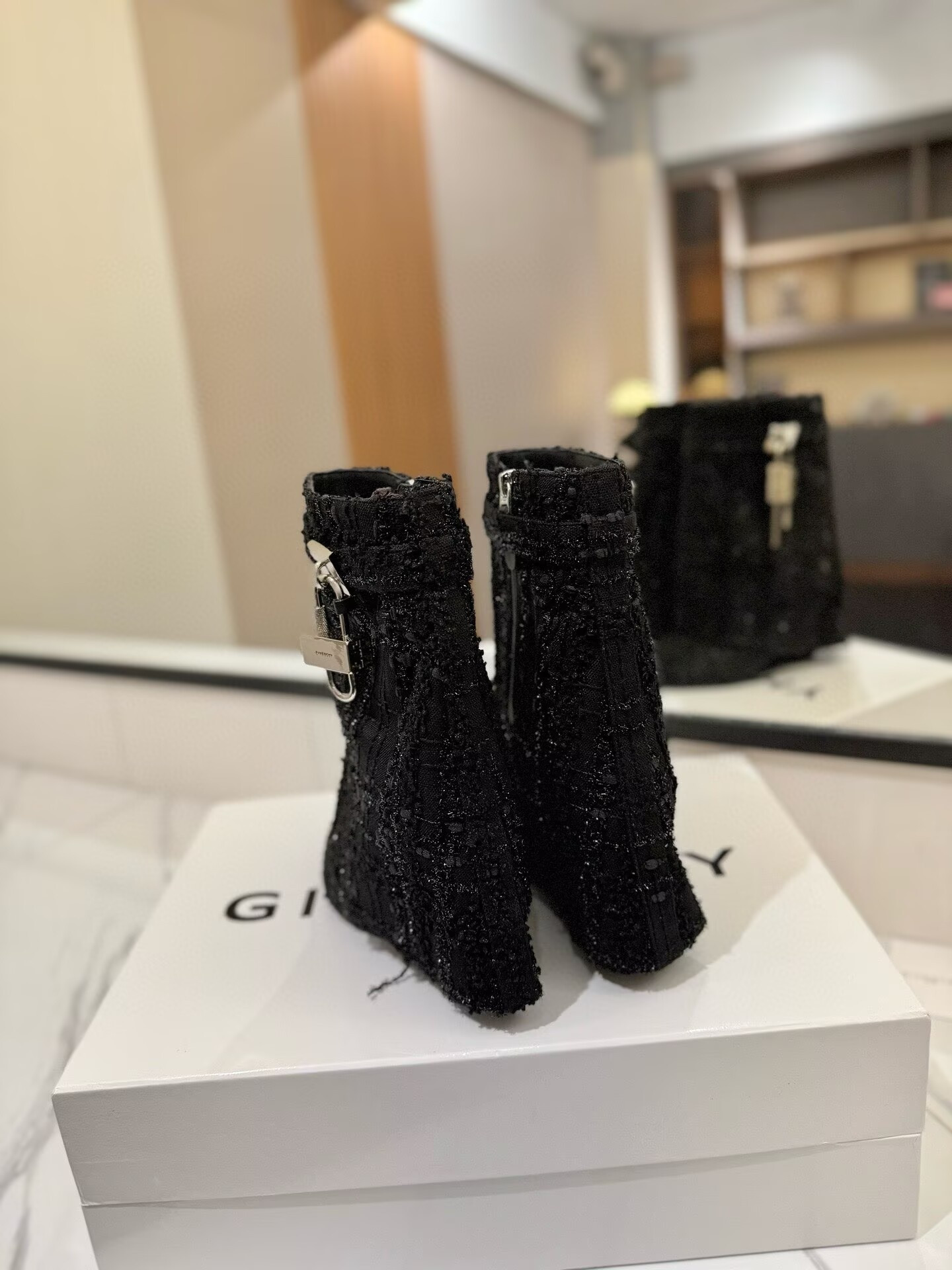 ua G1uenchy boots