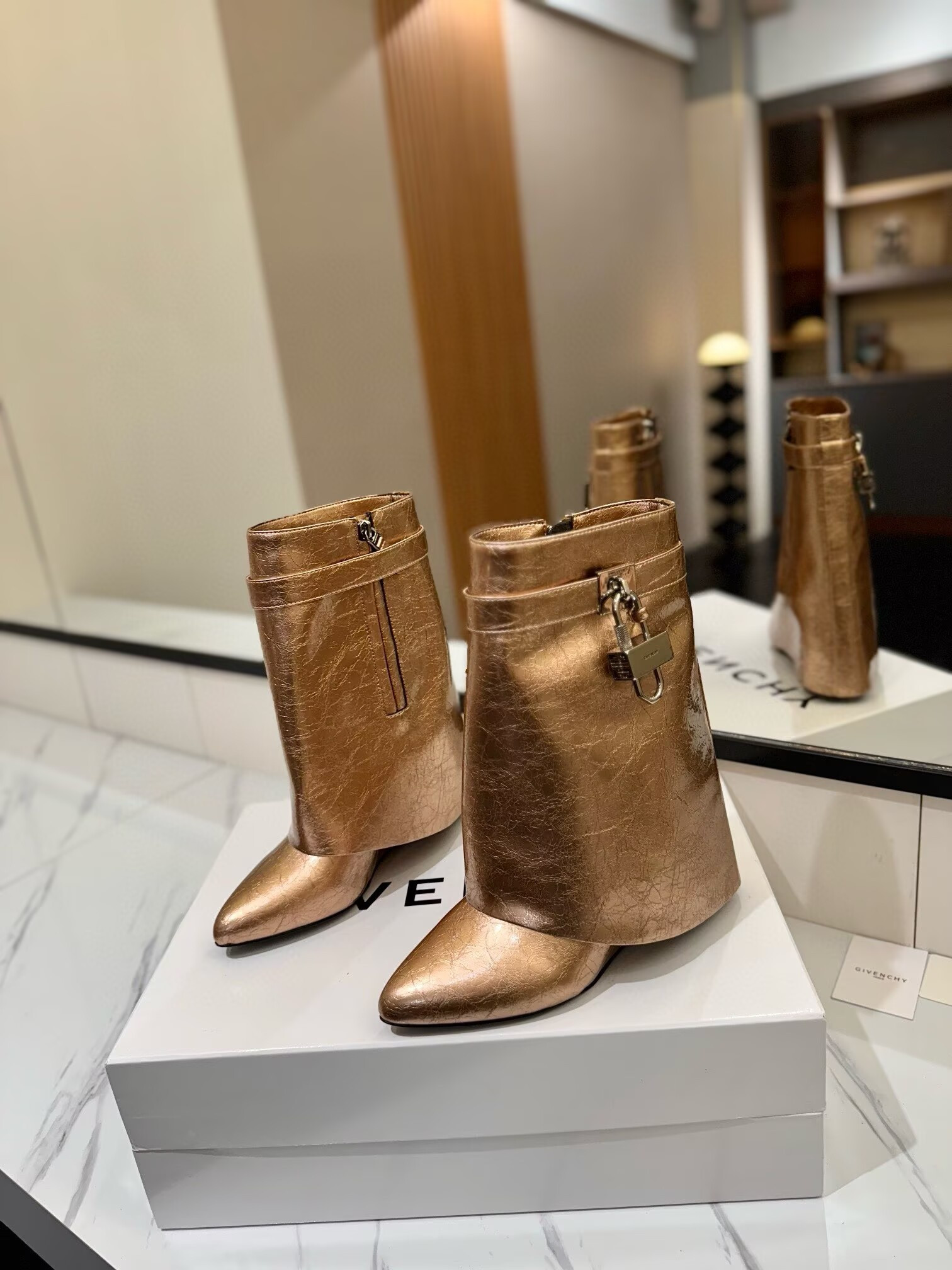 ua G1uenchy boots