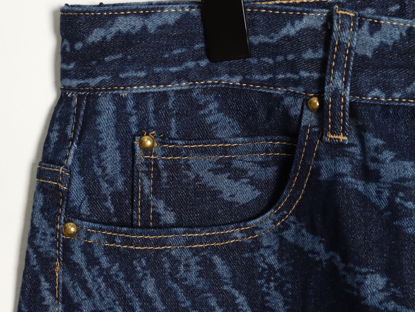 l0*is V*t0n lv shorts