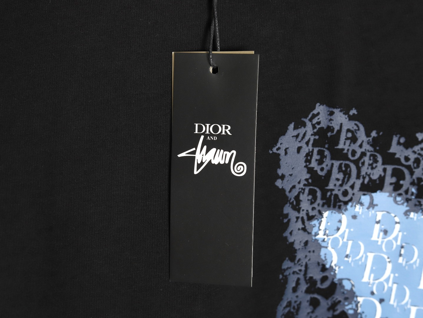 D*or short-sleeved t-shirt