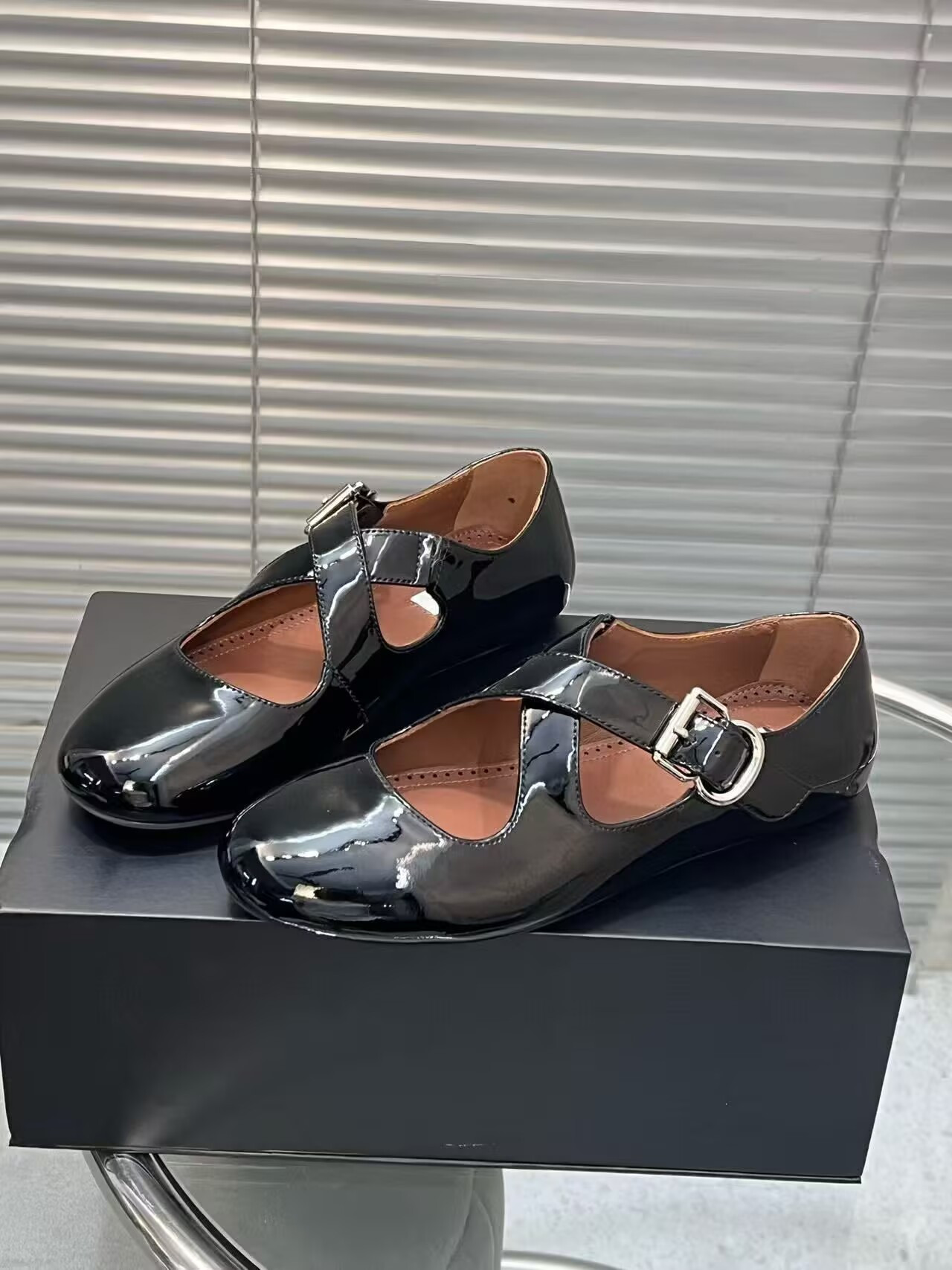 UA A1a1a CRISS CROSS BALLET FLATS