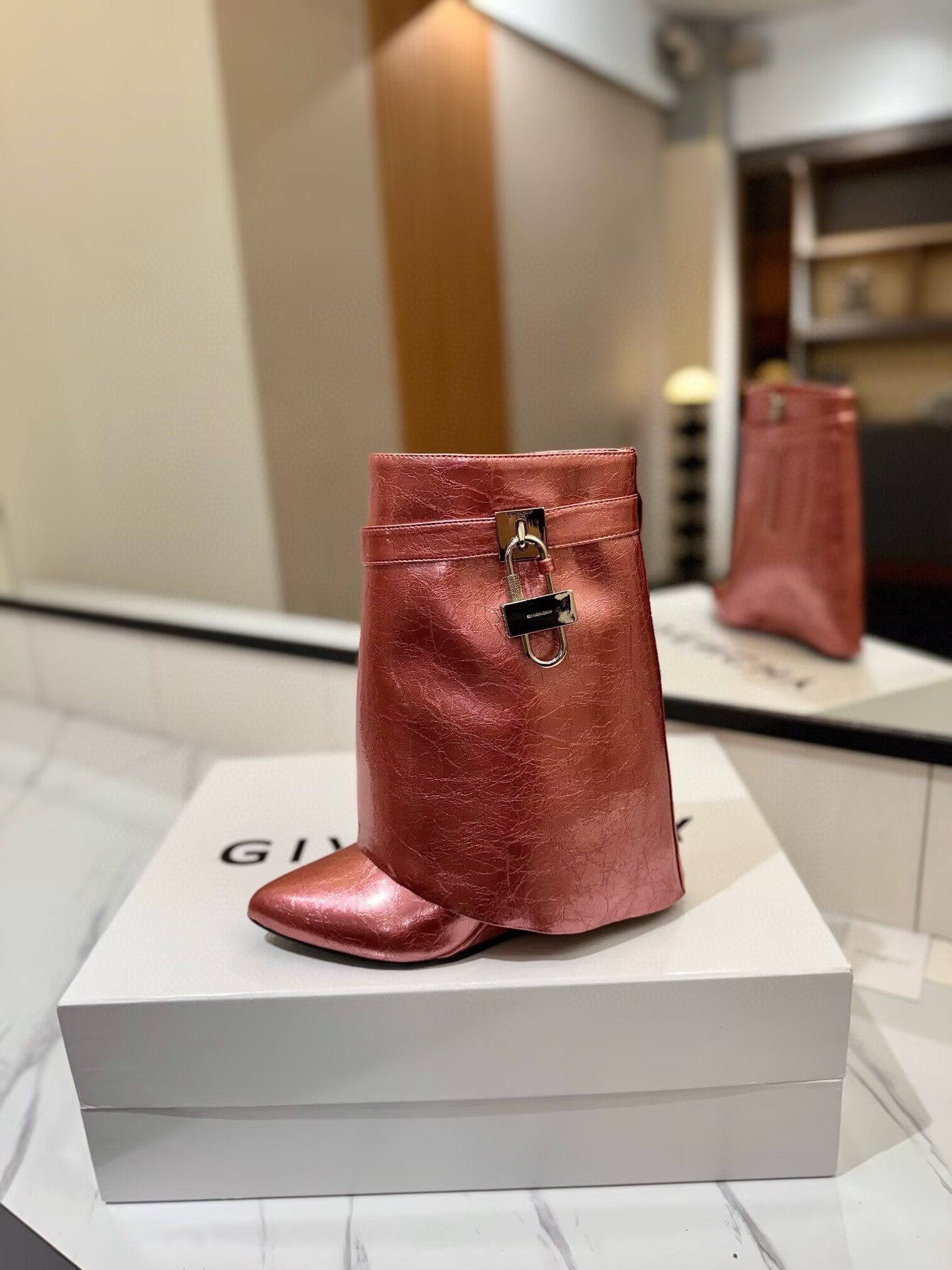 ua G1uenchy boots