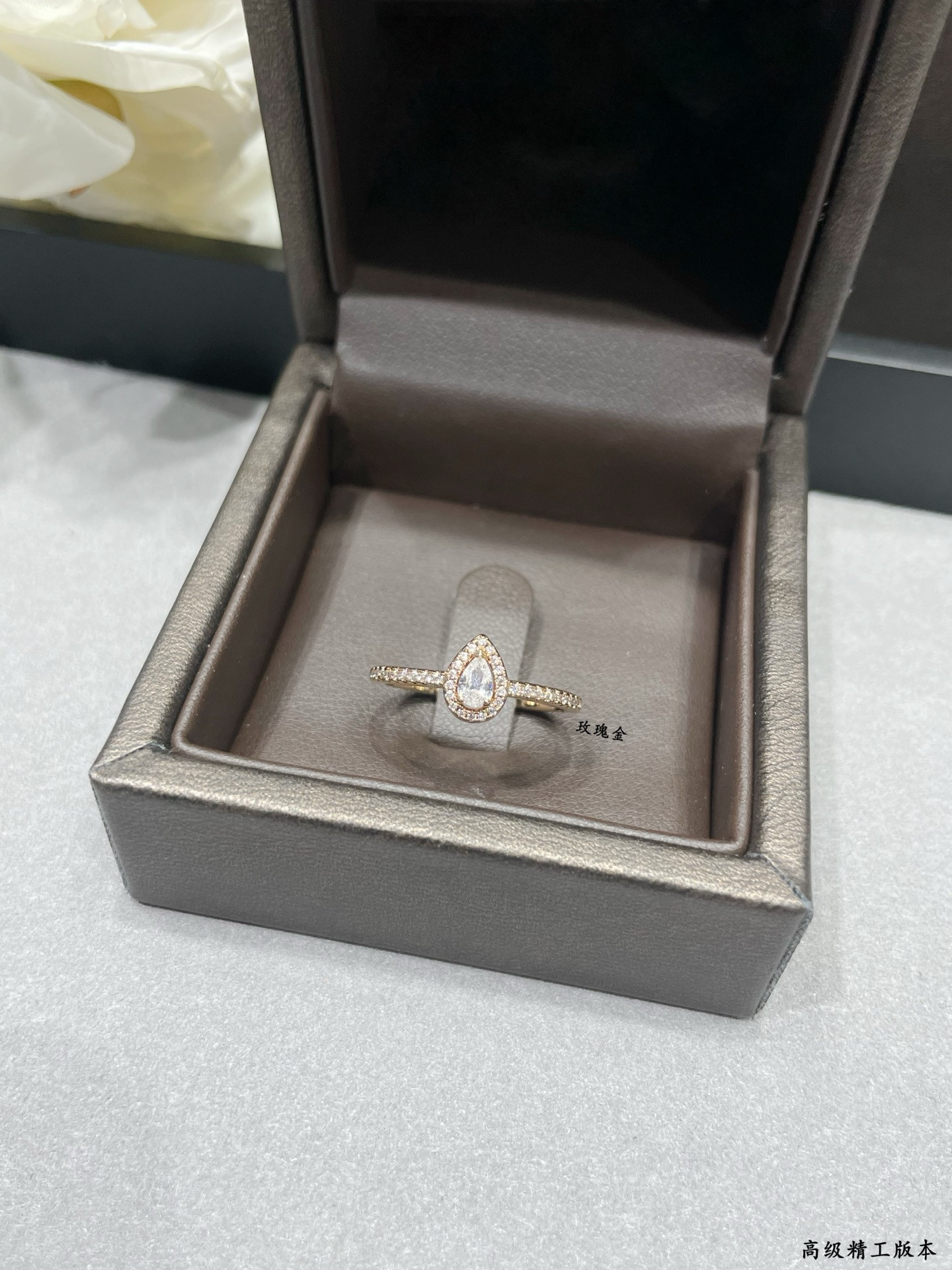 Mes1kaa single teardrop full di*m*nd ring