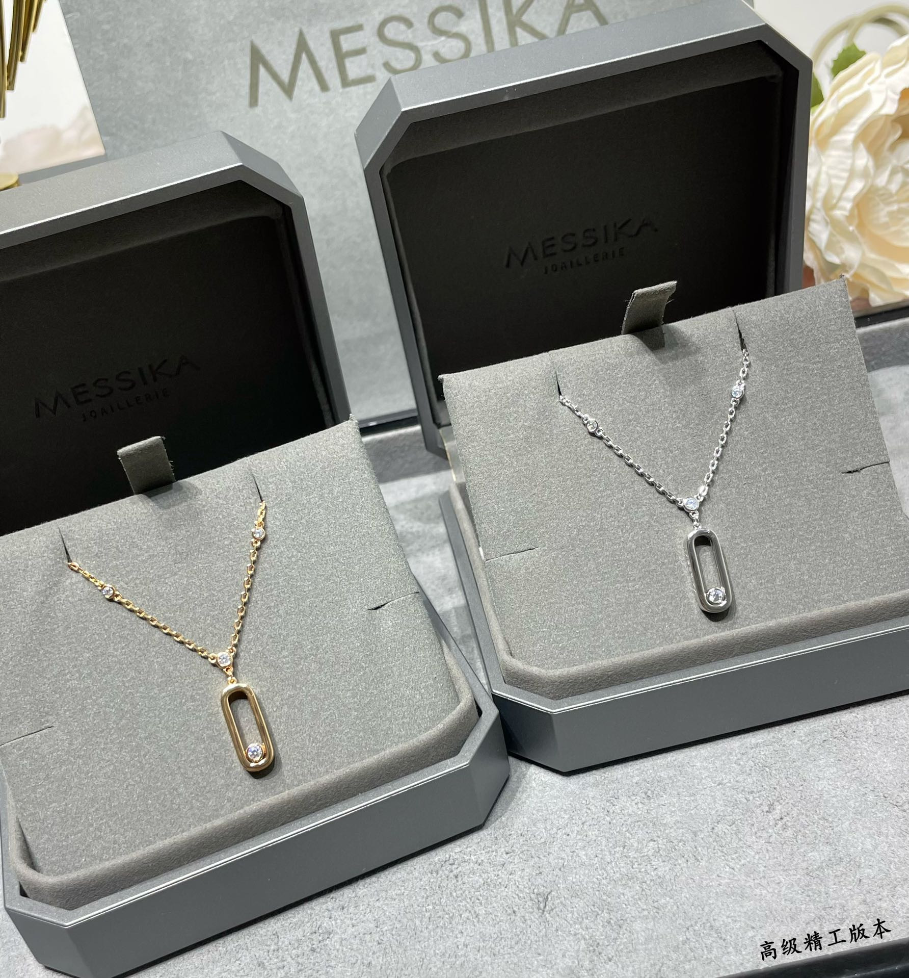 Mes1kaa polished single di*m*nd moving necklace
