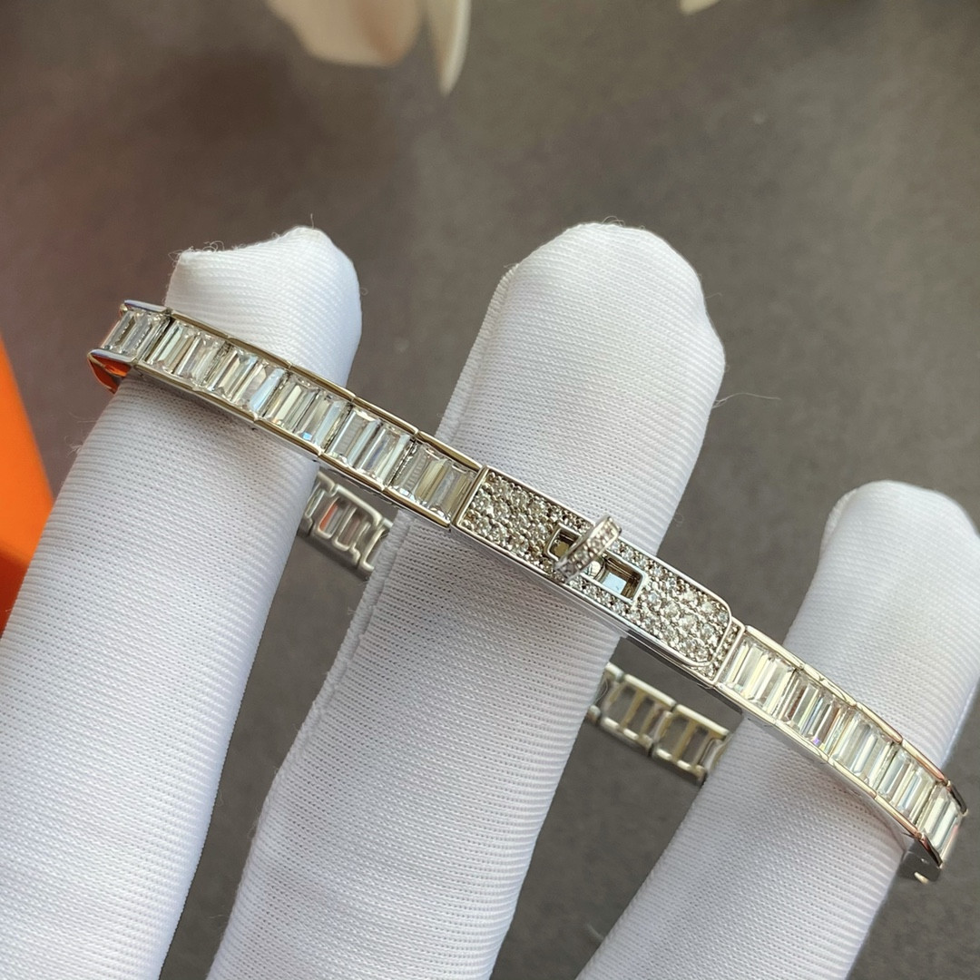 H**me5 button trapezoid di*m*nd bracelet