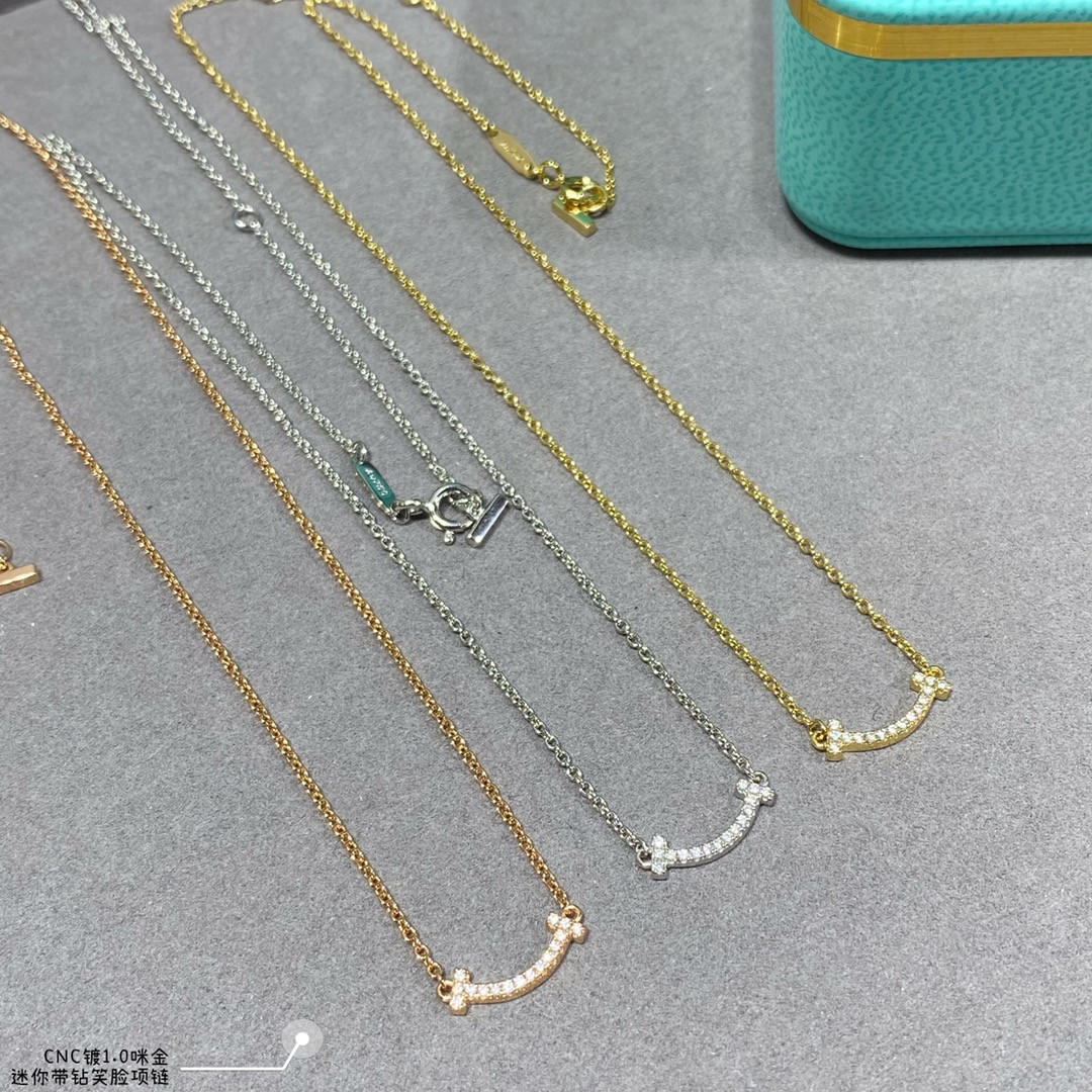 t*f*ny & co. mini smile with Di*m*nd necklace