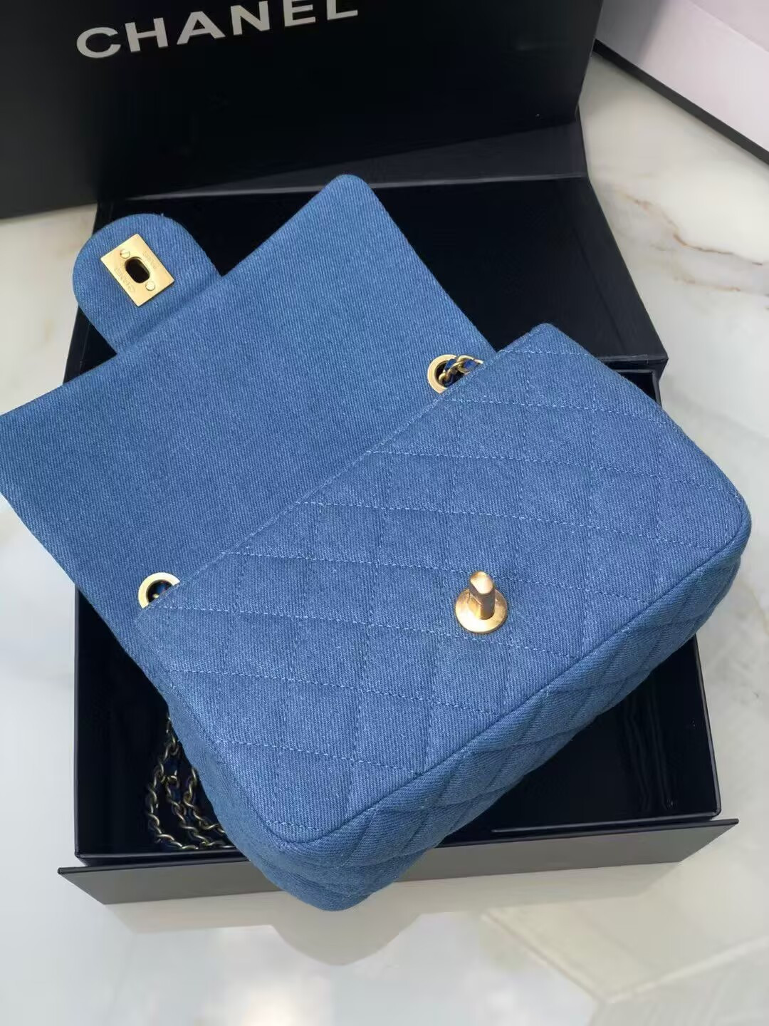 ch*el De*1m quilted flap bag 20x13x7cm