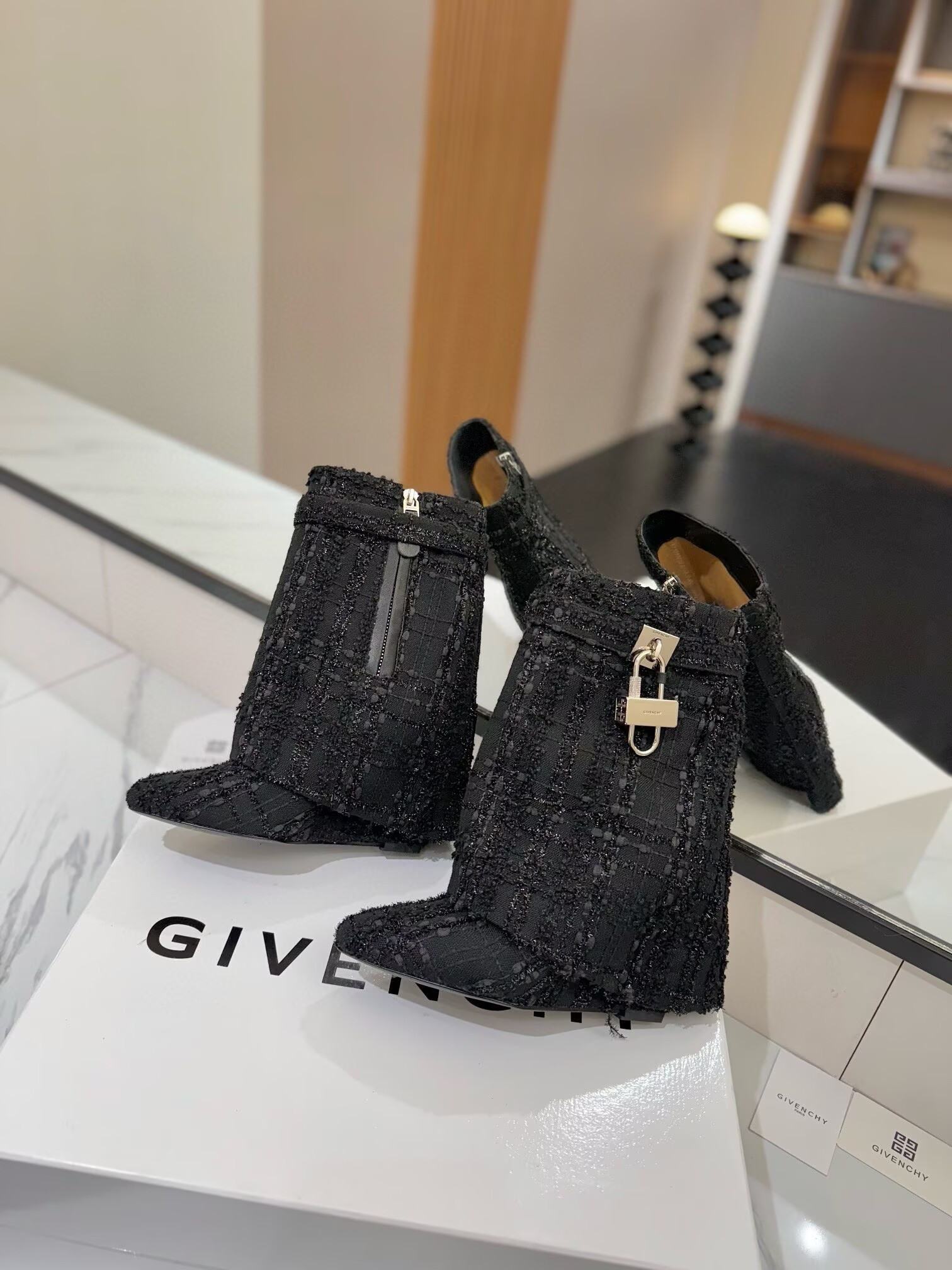 ua G1uenchy boots