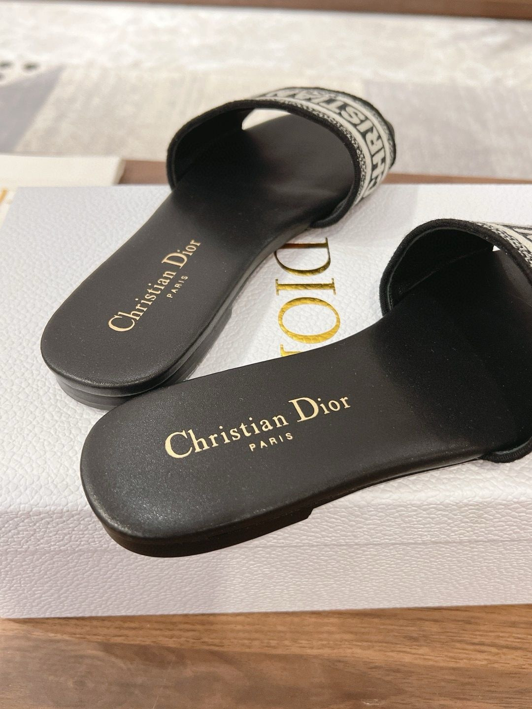 ua D*or dway slide