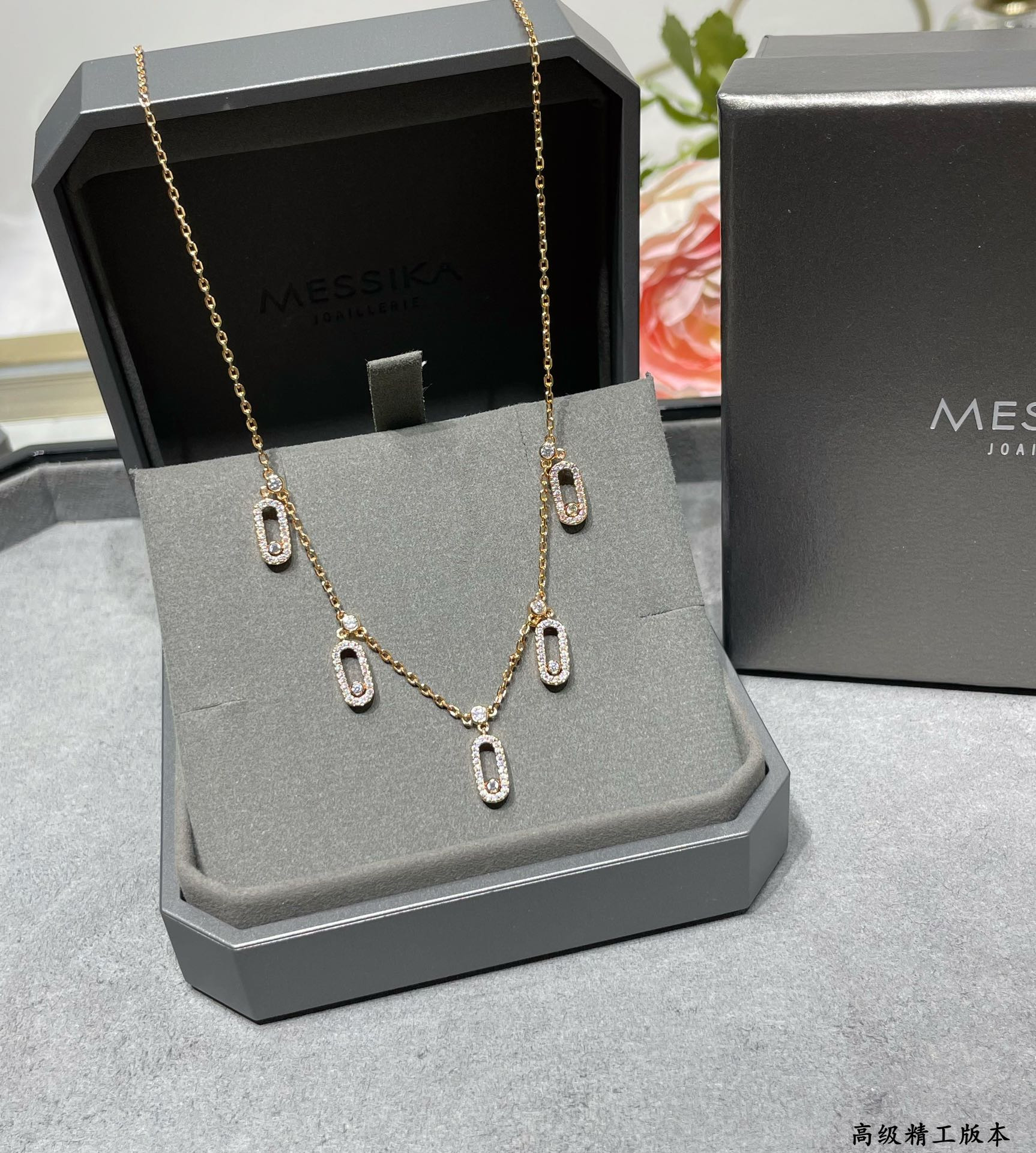 Mes1kaa five di*m*nd moving necklace