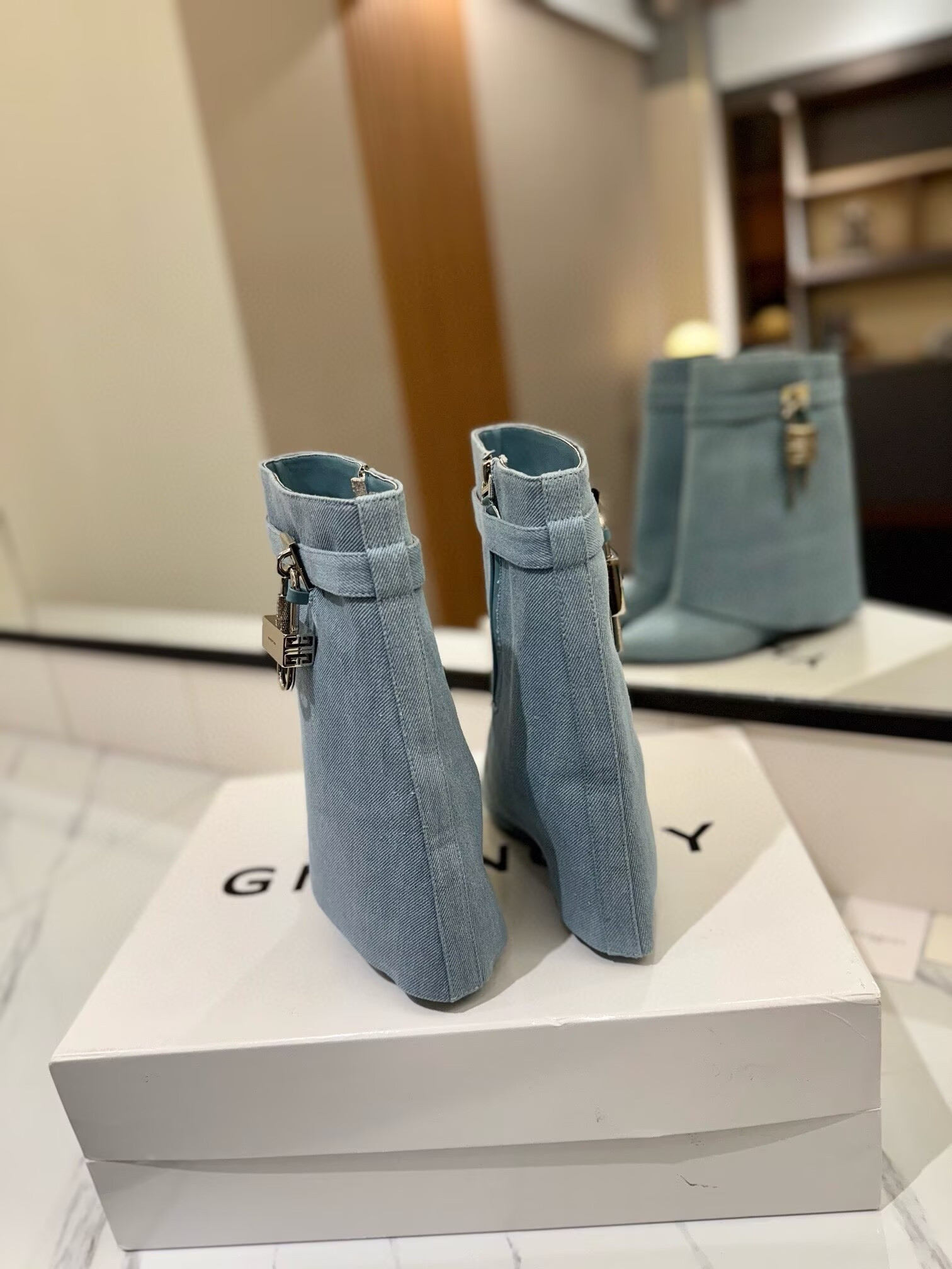 ua G1uenchy boots