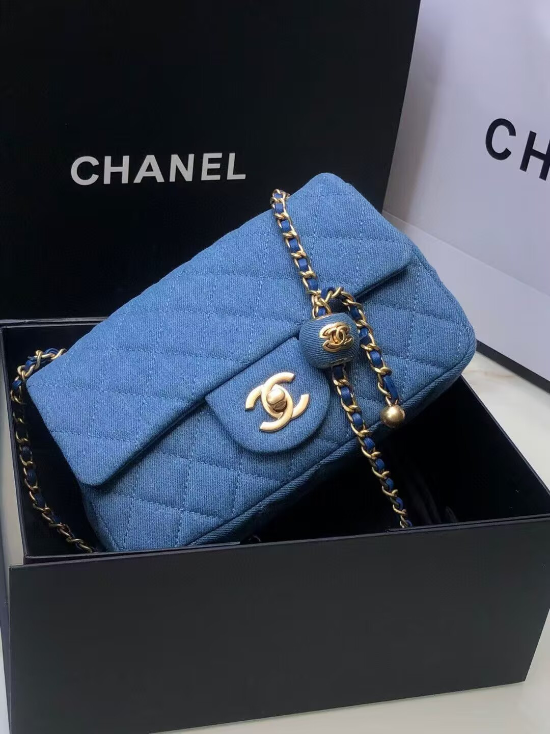 ch*el De*1m quilted flap bag 20x13x7cm