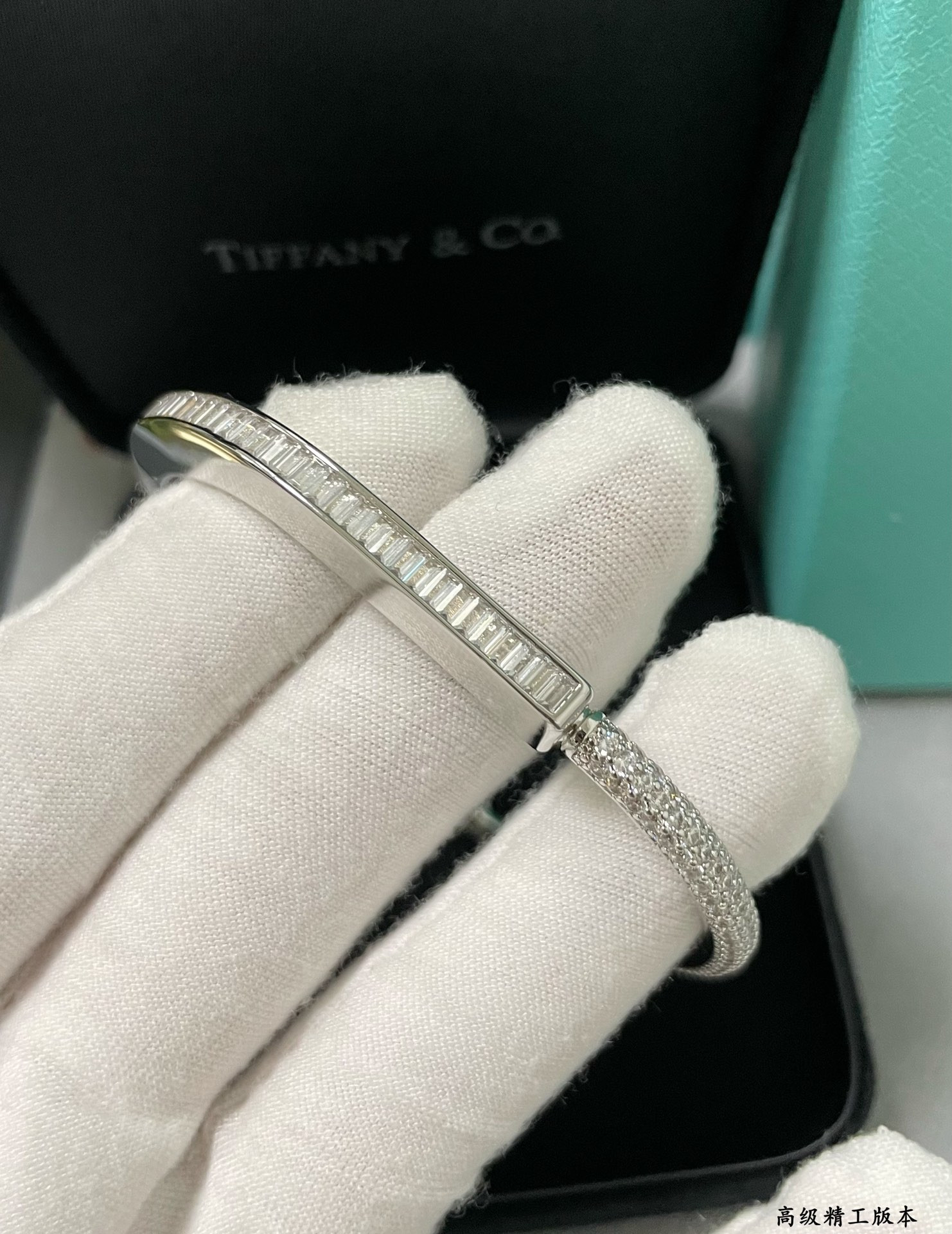 t*f*ny & co. t lock square Di*m*nd bracelet
