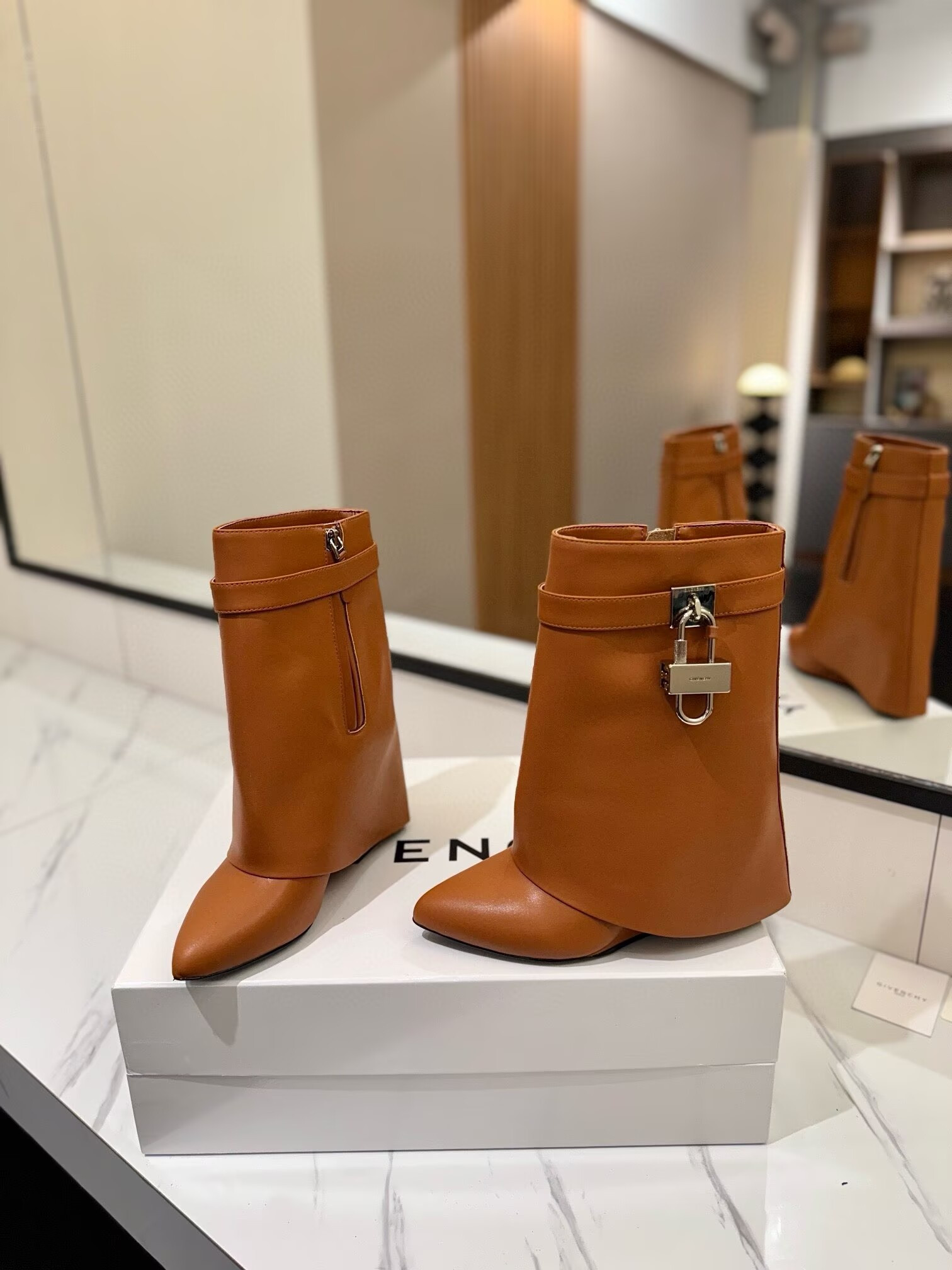 ua G1uenchy boots