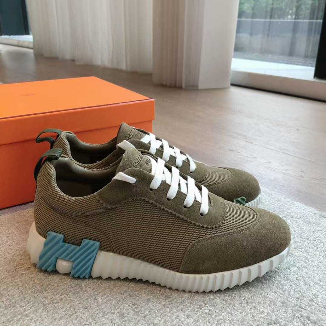 ua H**me5 bouncing sneaker
