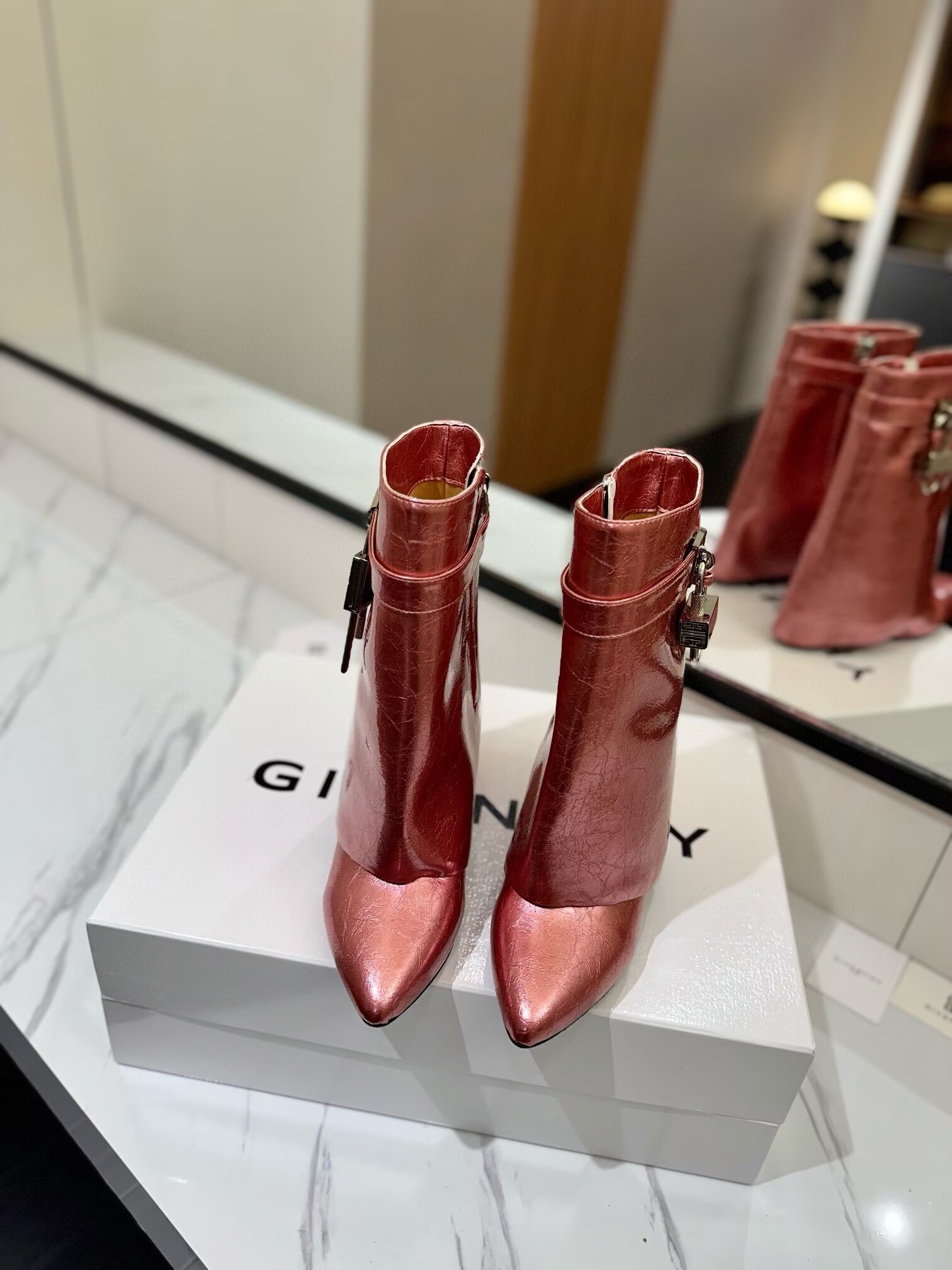 ua G1uenchy boots