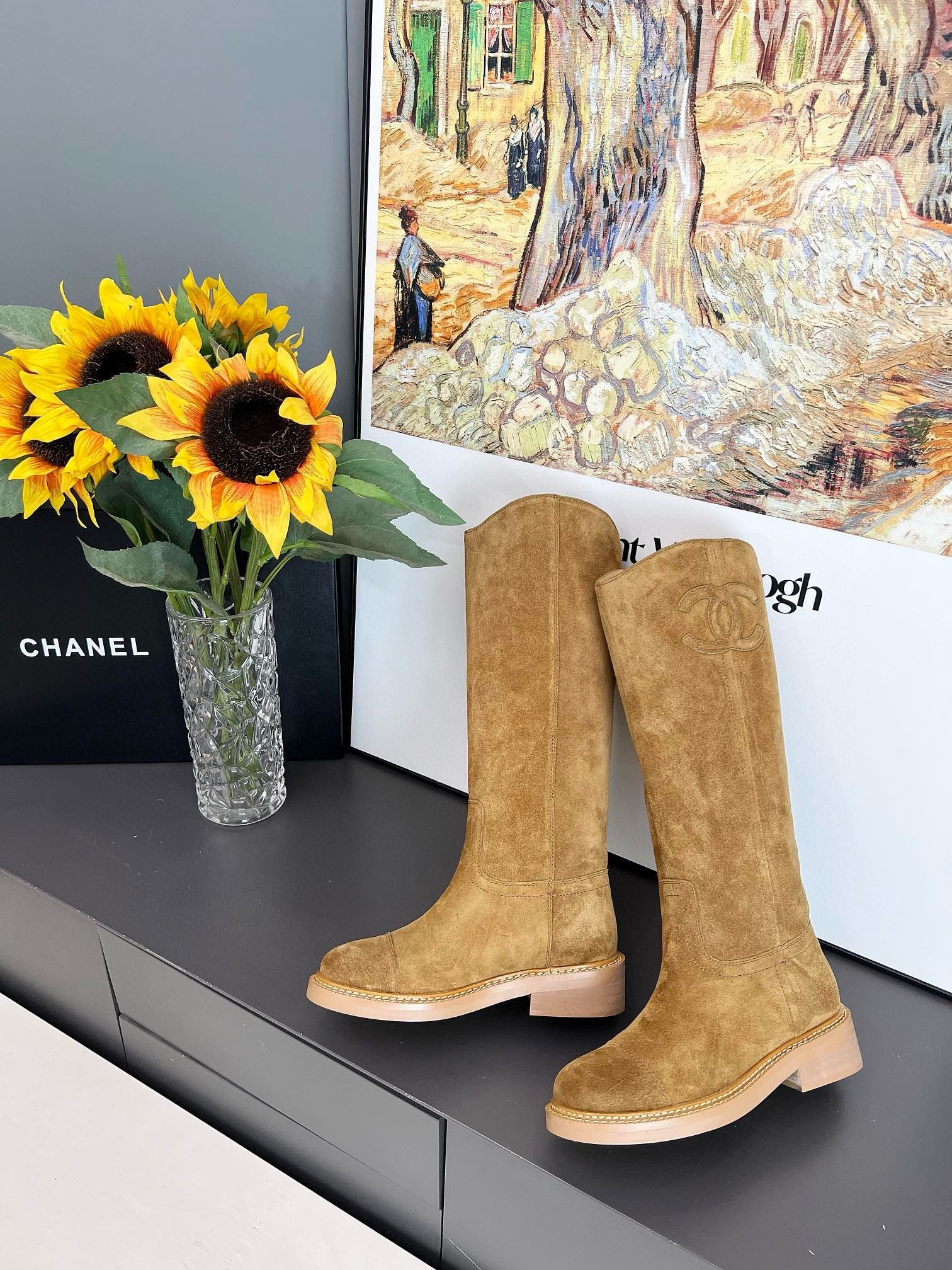 ua Ch*el boots