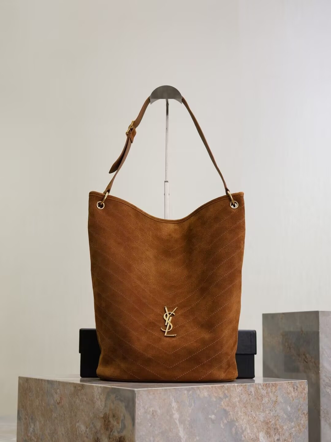 y*l niki S*pple bucket in suede 33x16x40cm