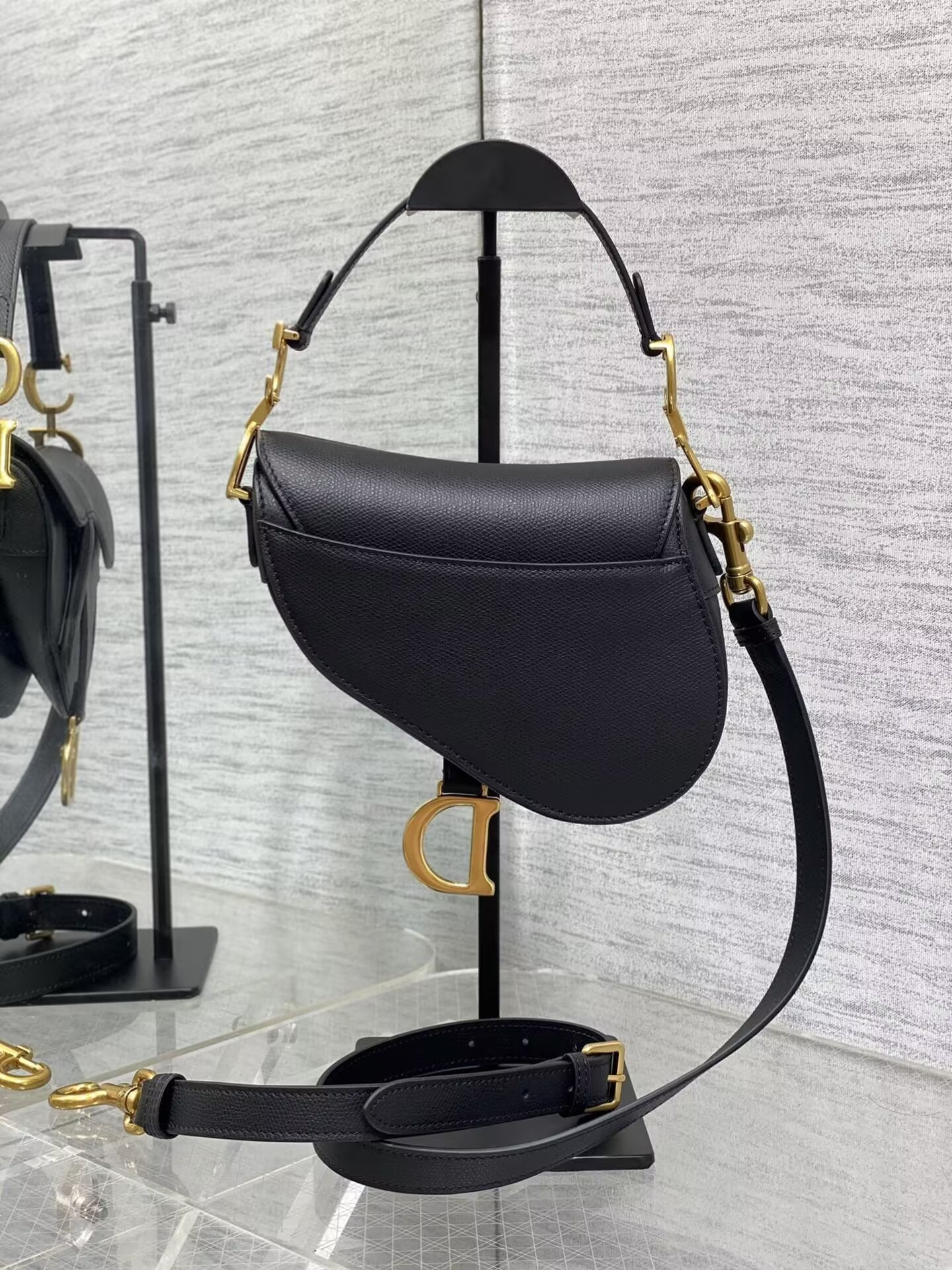 D*or mini saddle bag with strap black grained calfskin 19 x 16 x 5 cm