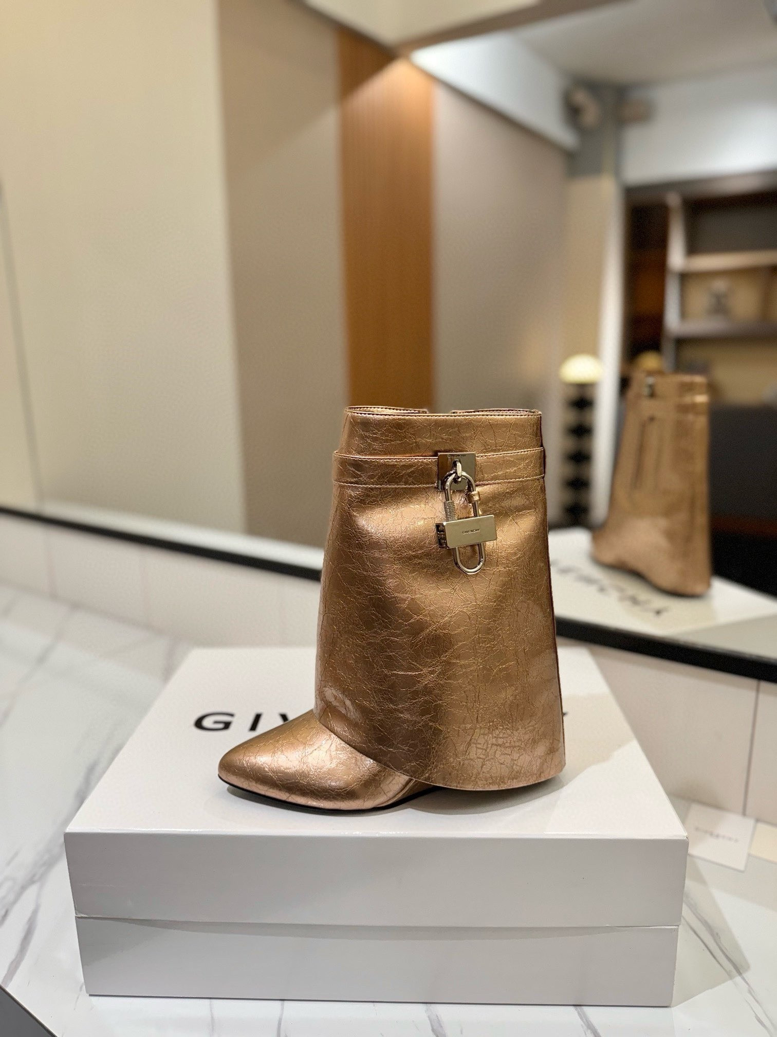 ua G1uenchy boots