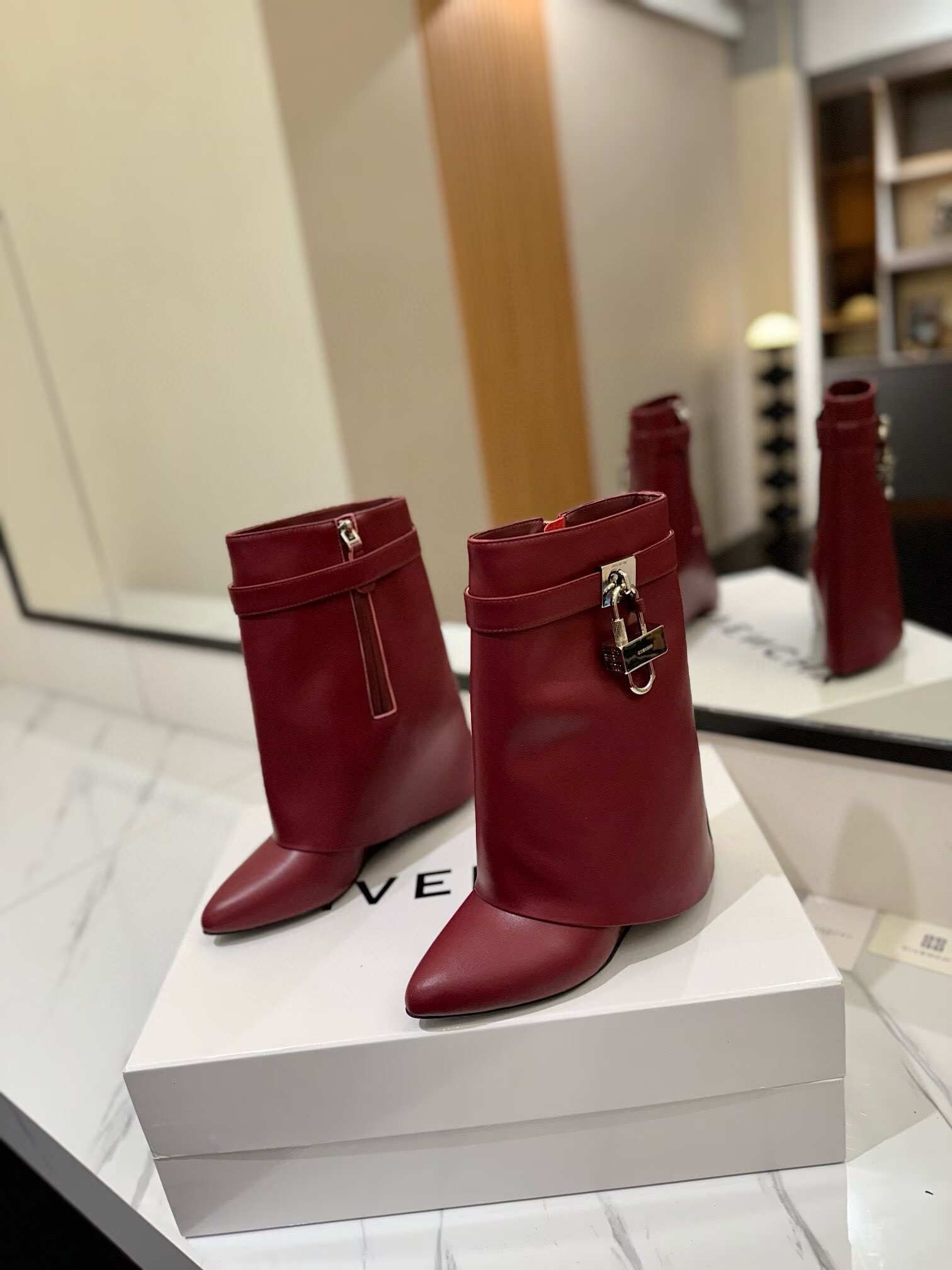 ua G1uenchy boots