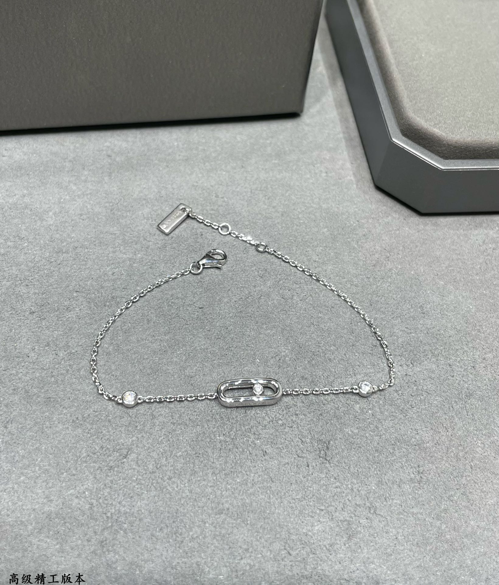 Mes1kaa polished single di*m*nd moving bracelet