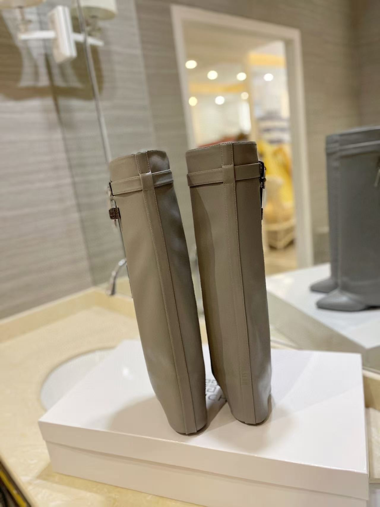 ua G1uenchy shark lock boots in leather