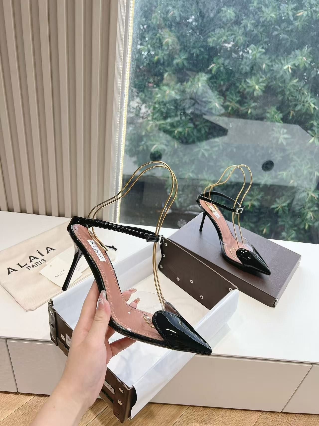 UA A1a1a Patent Heart-Toe Stiletto Pumps