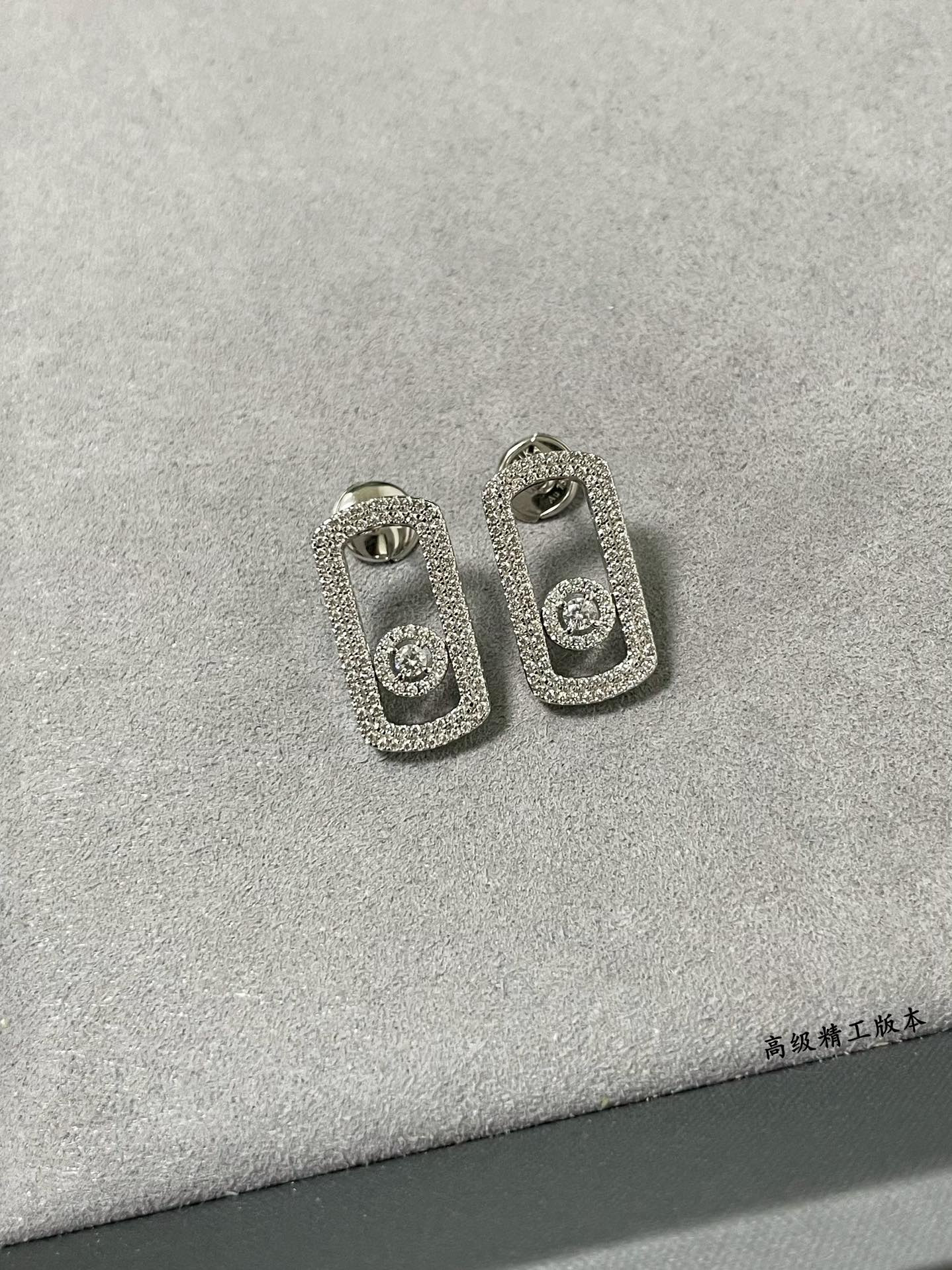 Mes1kaa large full di*m*nd moving stud earrings