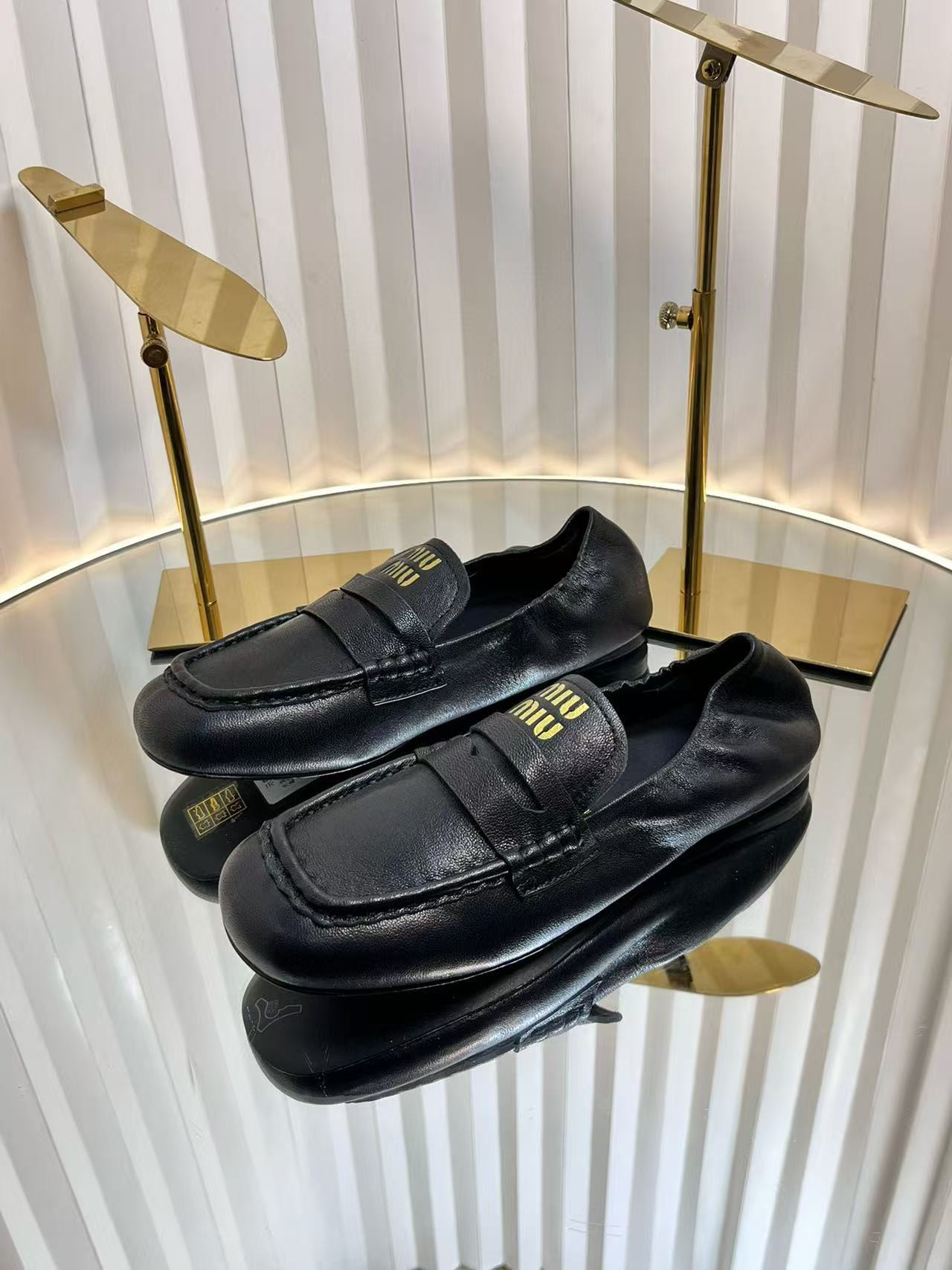 ua M1v M1v ruches nappa leather loafers