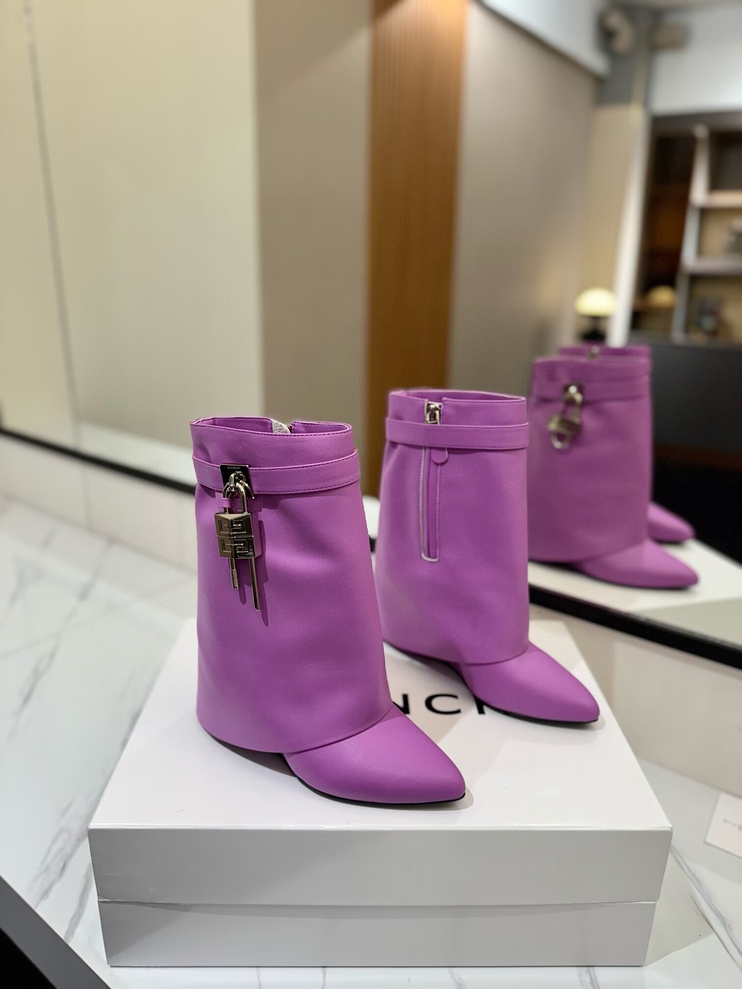 ua G1uenchy boots