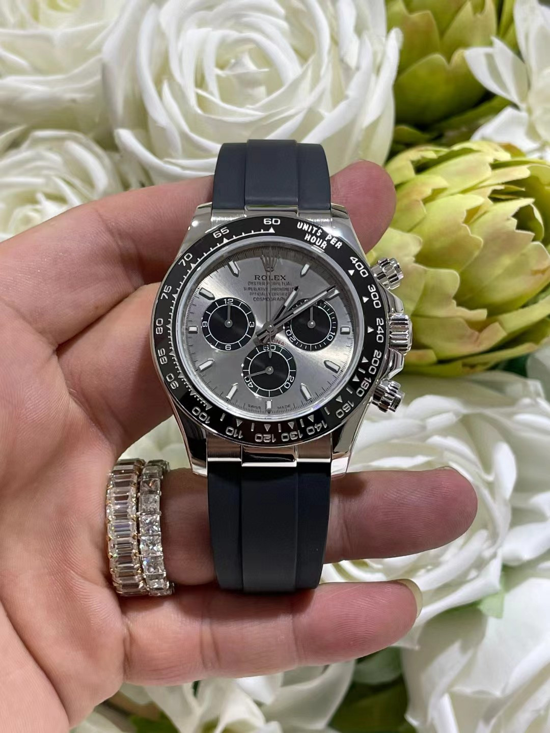R*l*x watch