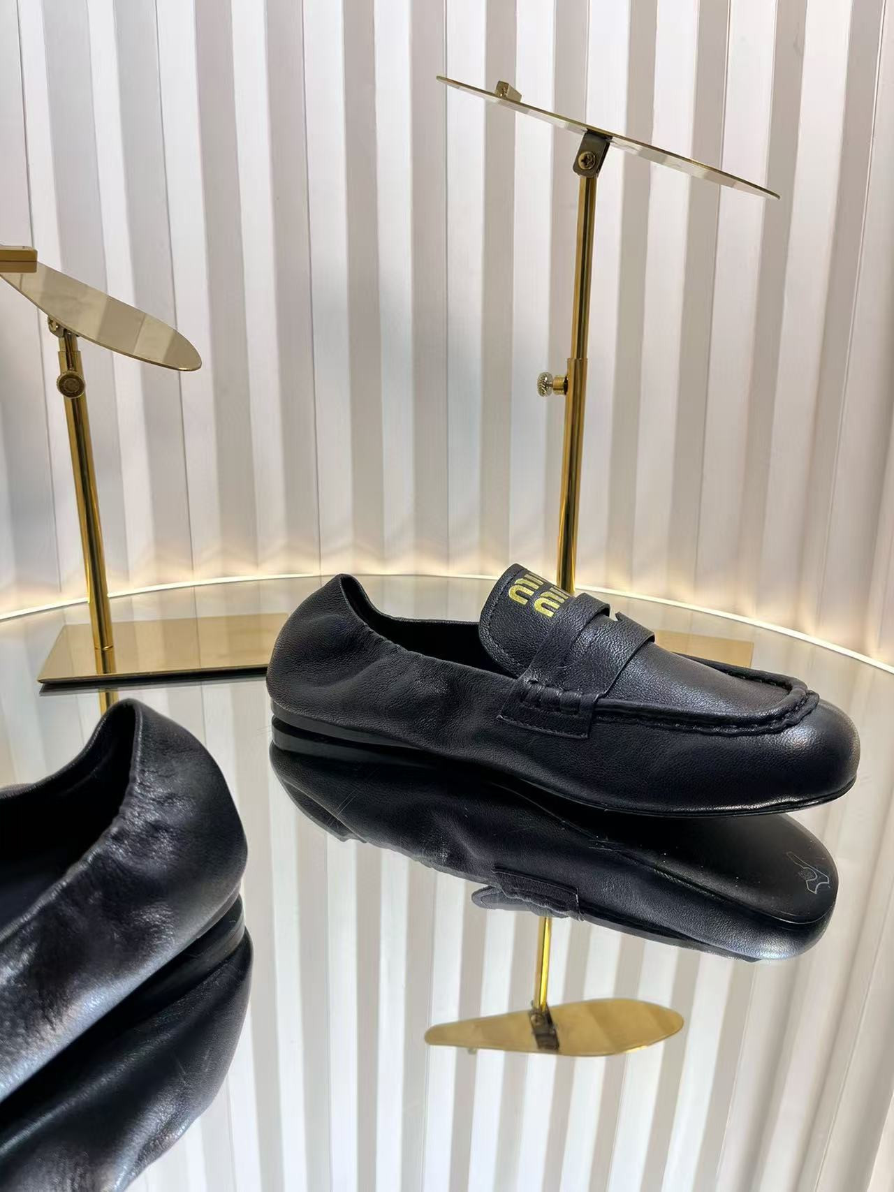 ua M1v M1v ruches nappa leather loafers