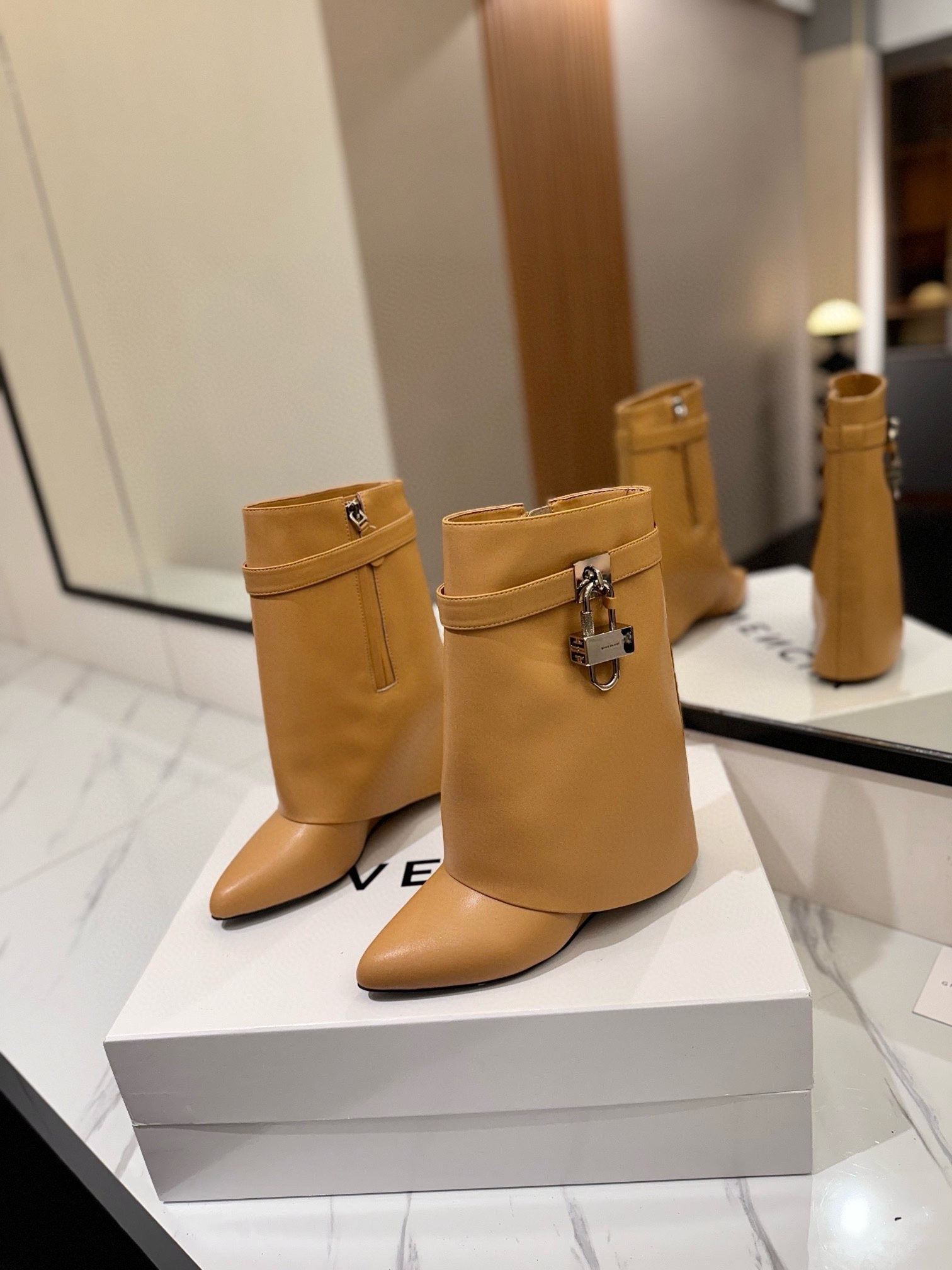 ua G1uenchy boots
