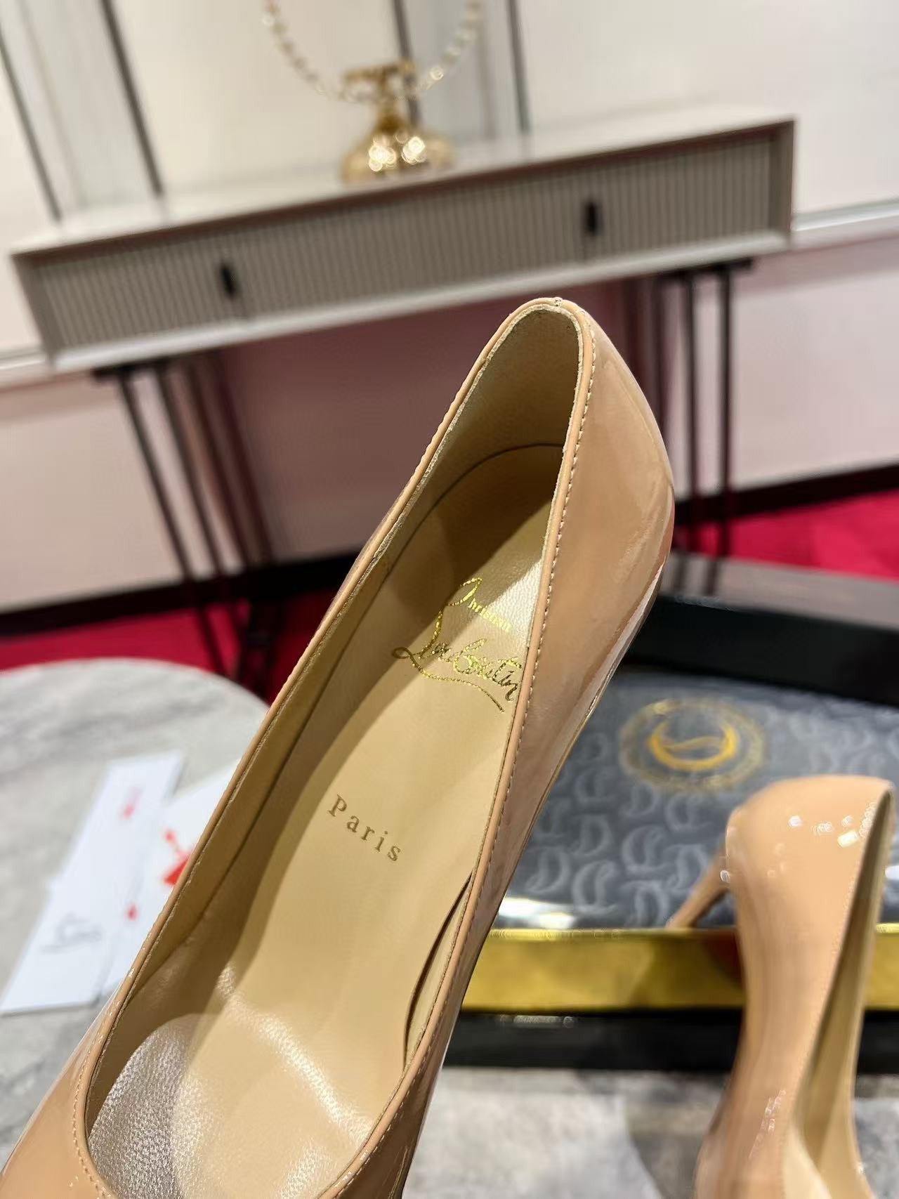 ua Ch**an louboutin cl red-bottom shoes