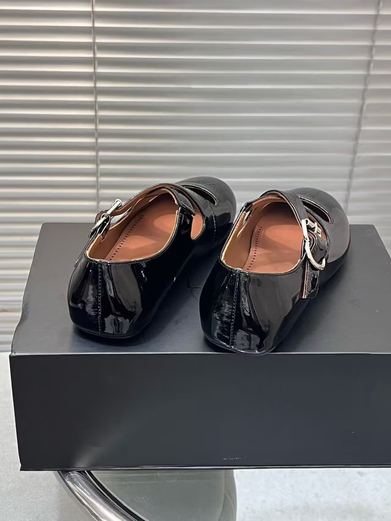 UA A1a1a CRISS CROSS BALLET FLATS