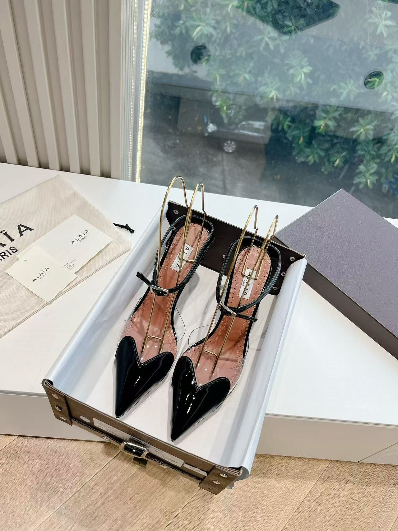 UA A1a1a Patent Heart-Toe Stiletto Pumps