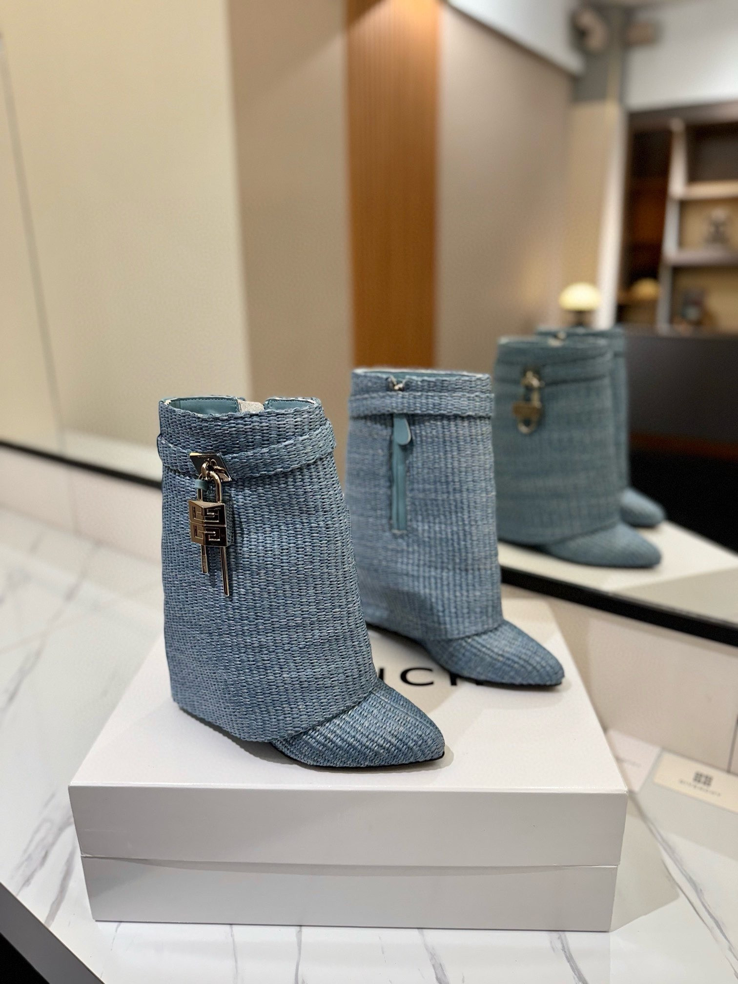 ua G1uenchy boots