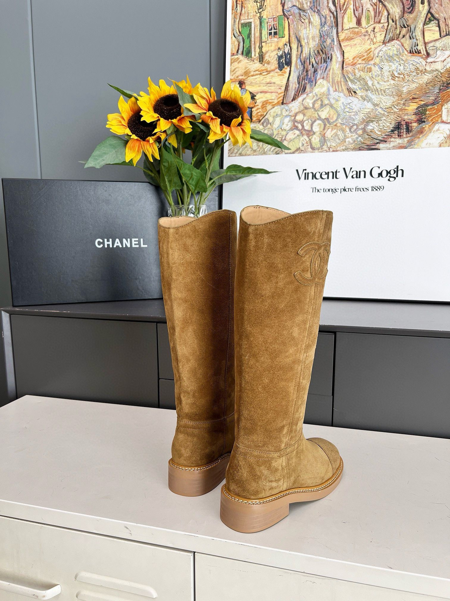 ua Ch*el boots