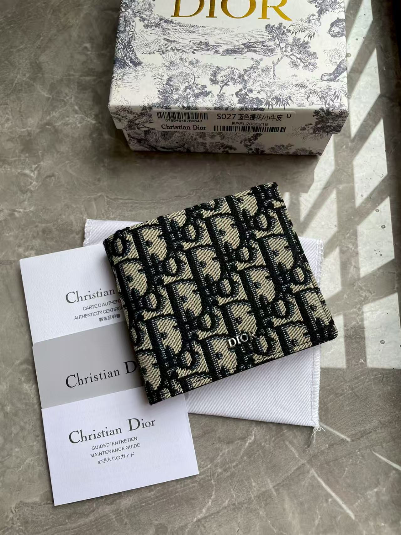 D*or wallet card holder