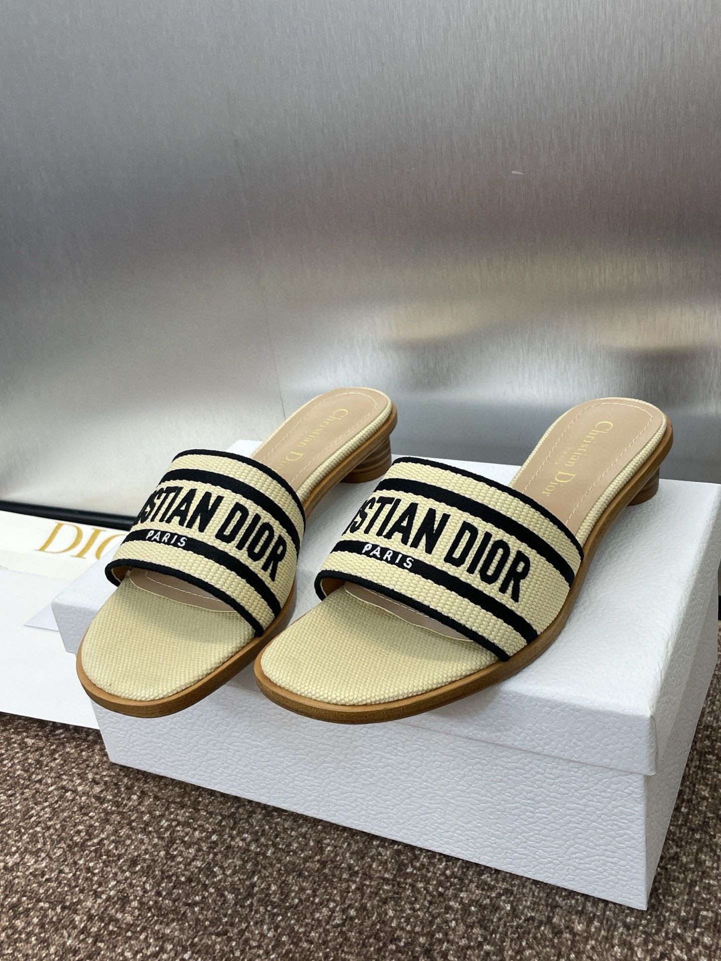 ua D*or dway heeled slide