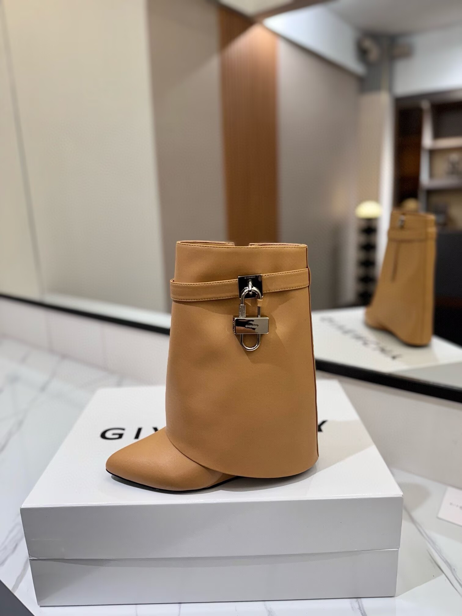 ua G1uenchy boots