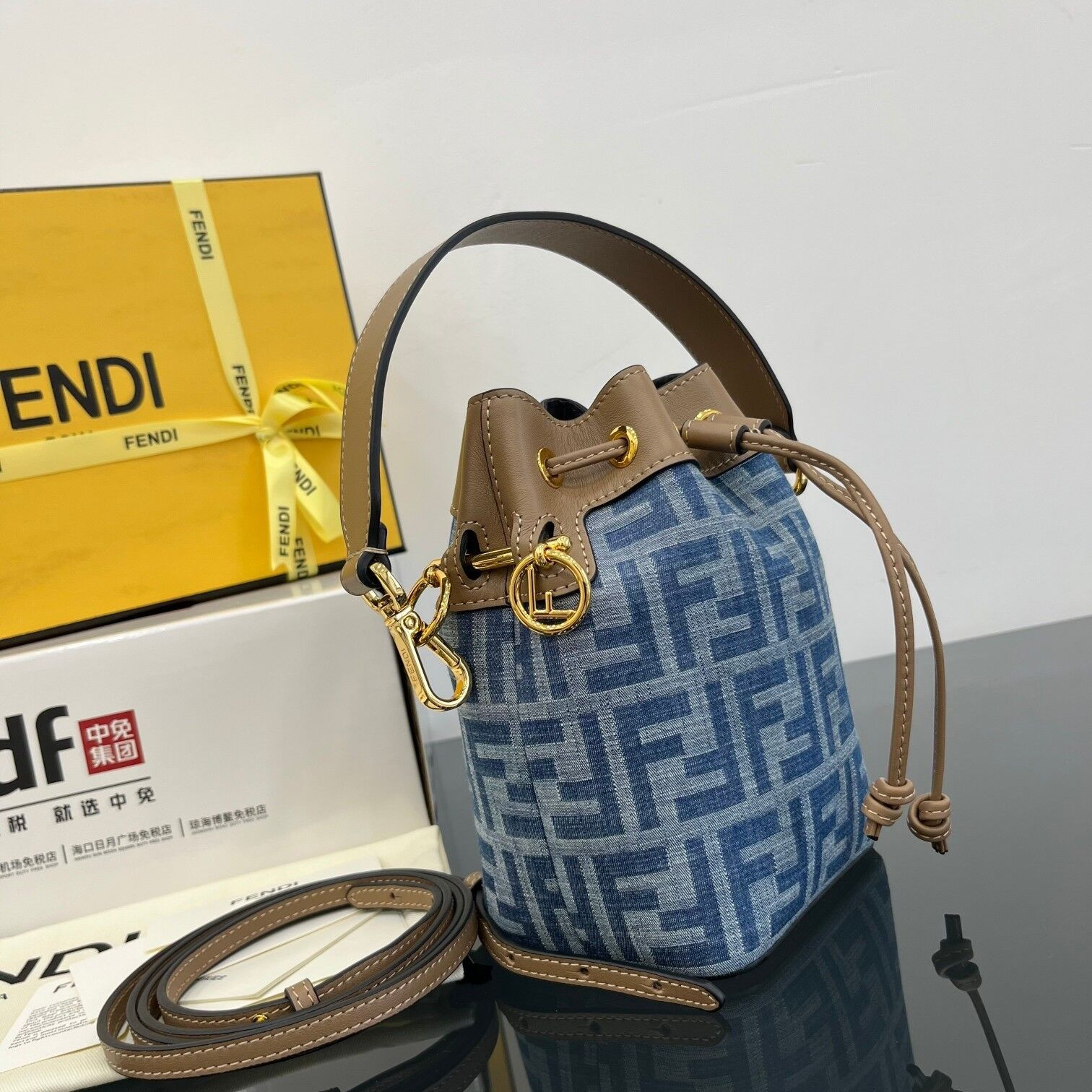 f**di mon tresor mini ff De*1m fabric bucket bag 18x12x10cm
