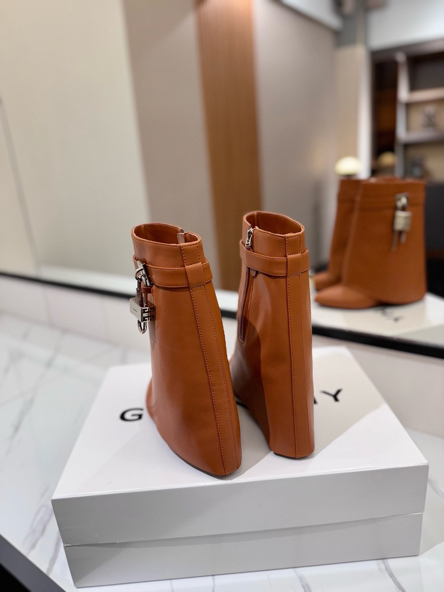 ua G1uenchy boots