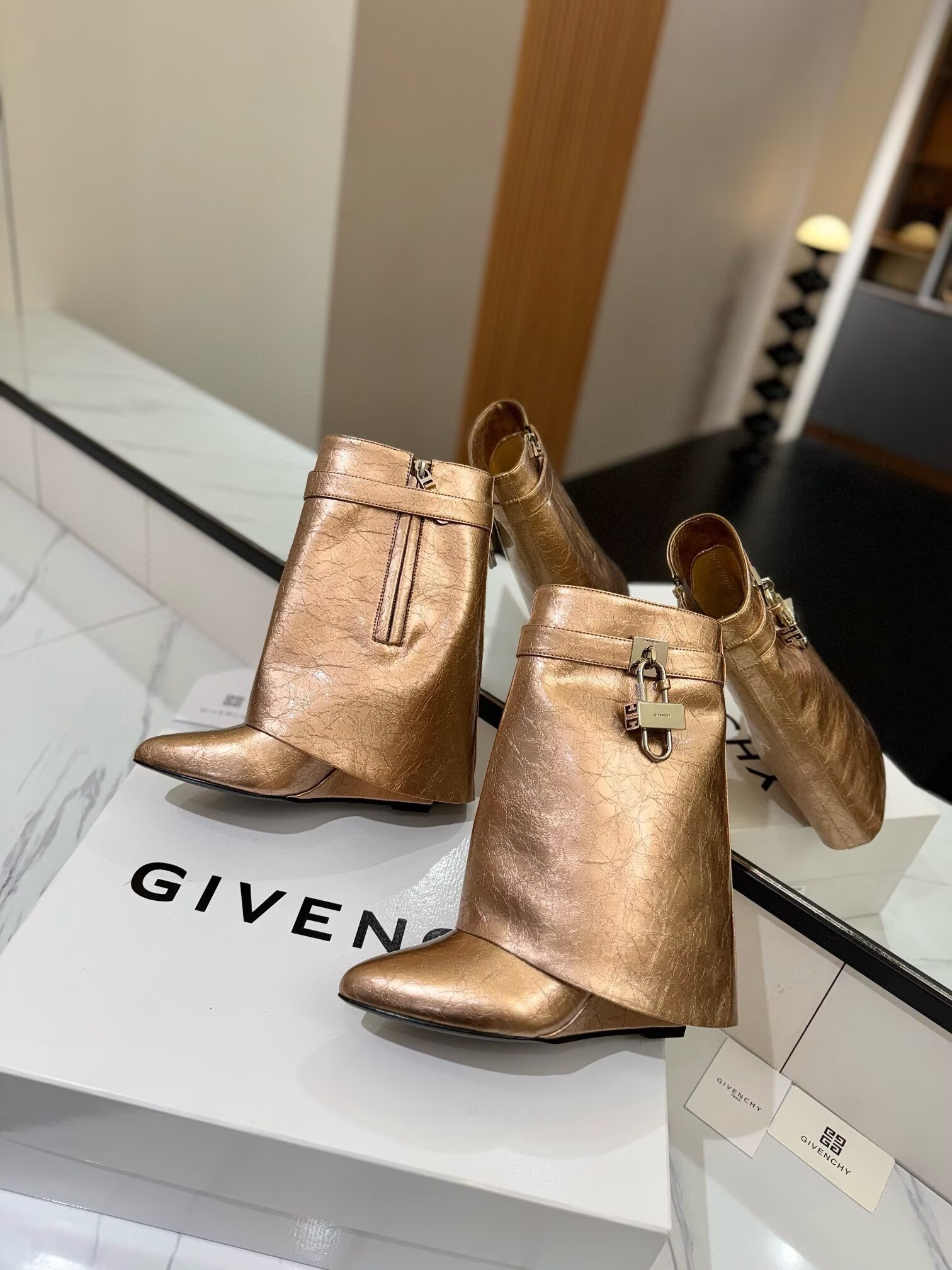 ua G1uenchy boots
