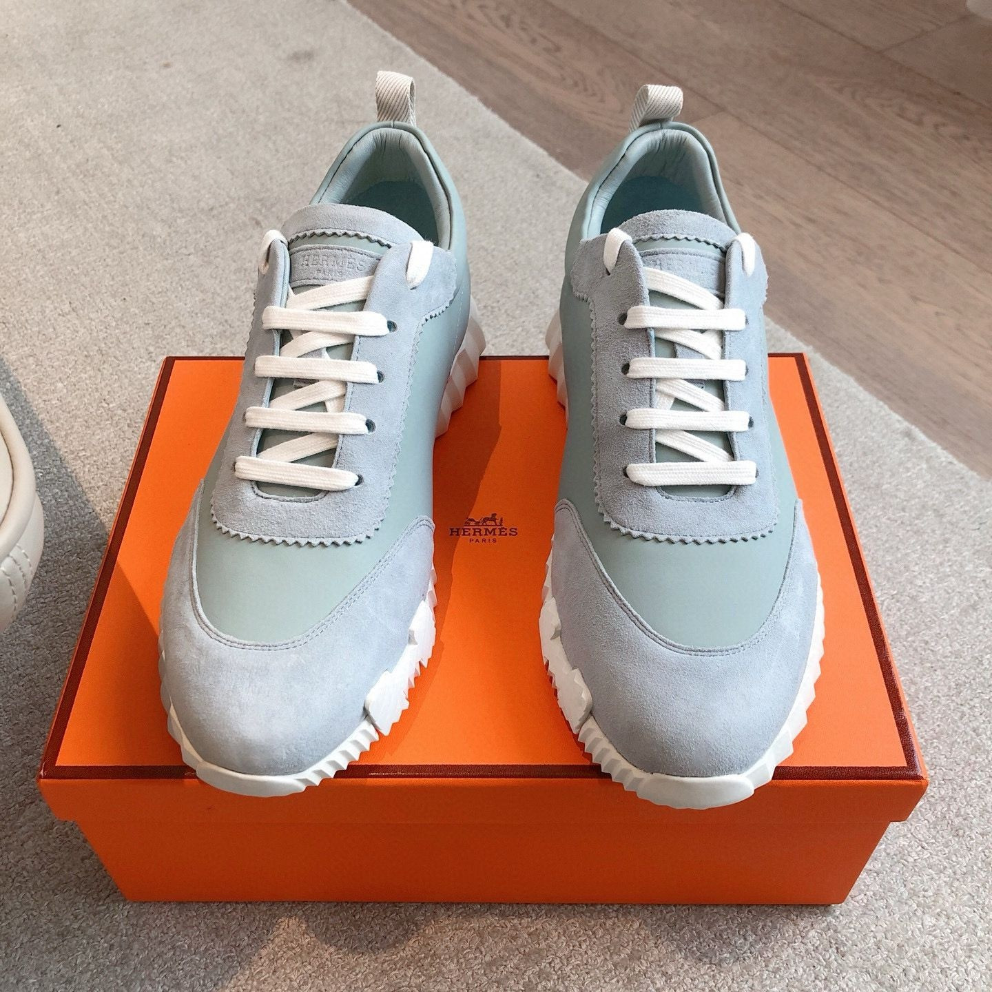ua H**me5 bouncing sneaker