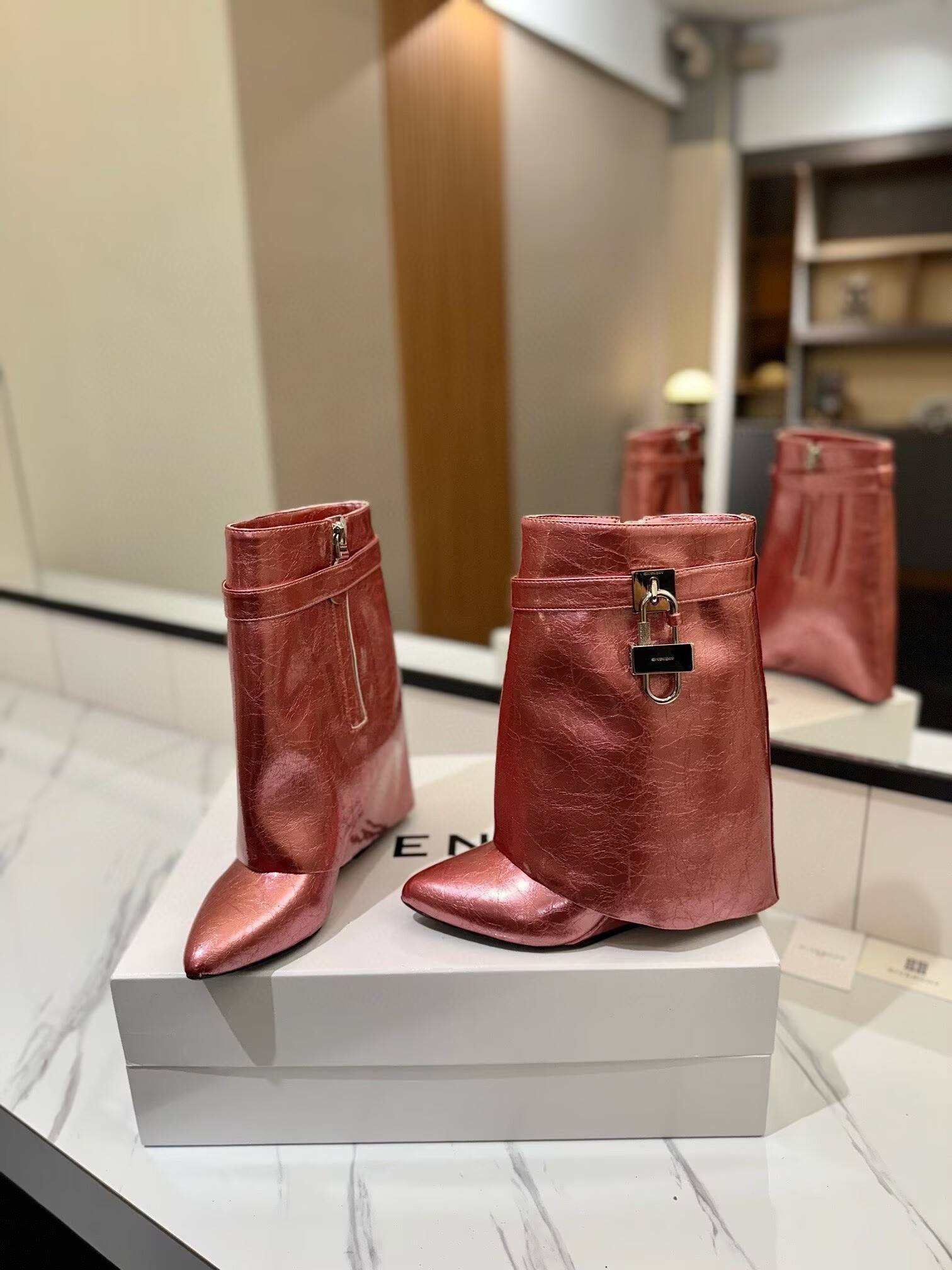 ua G1uenchy boots